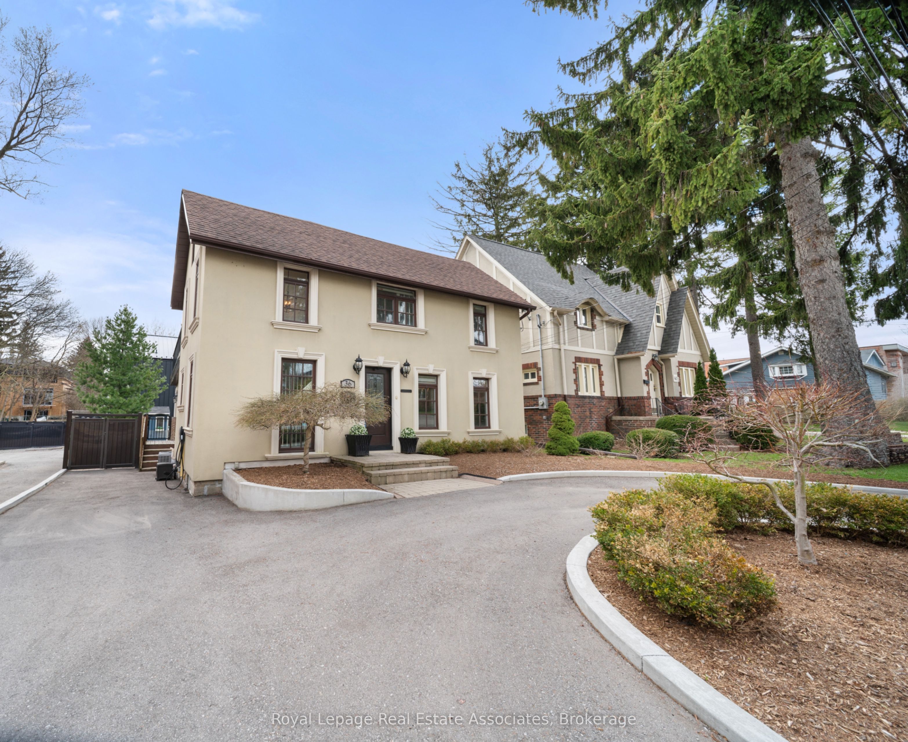 36 Mississauga Road N, Mississauga, ON, L5H 2H6