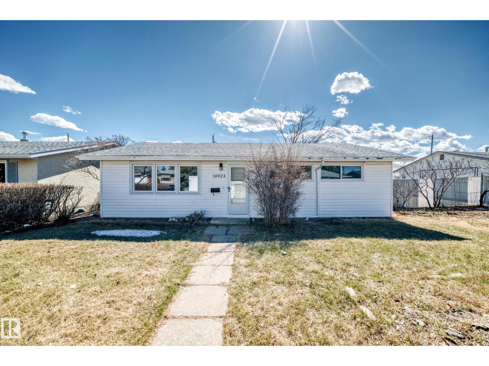 10923 136 Avenue NW, Edmonton, AB, T5E1W6
