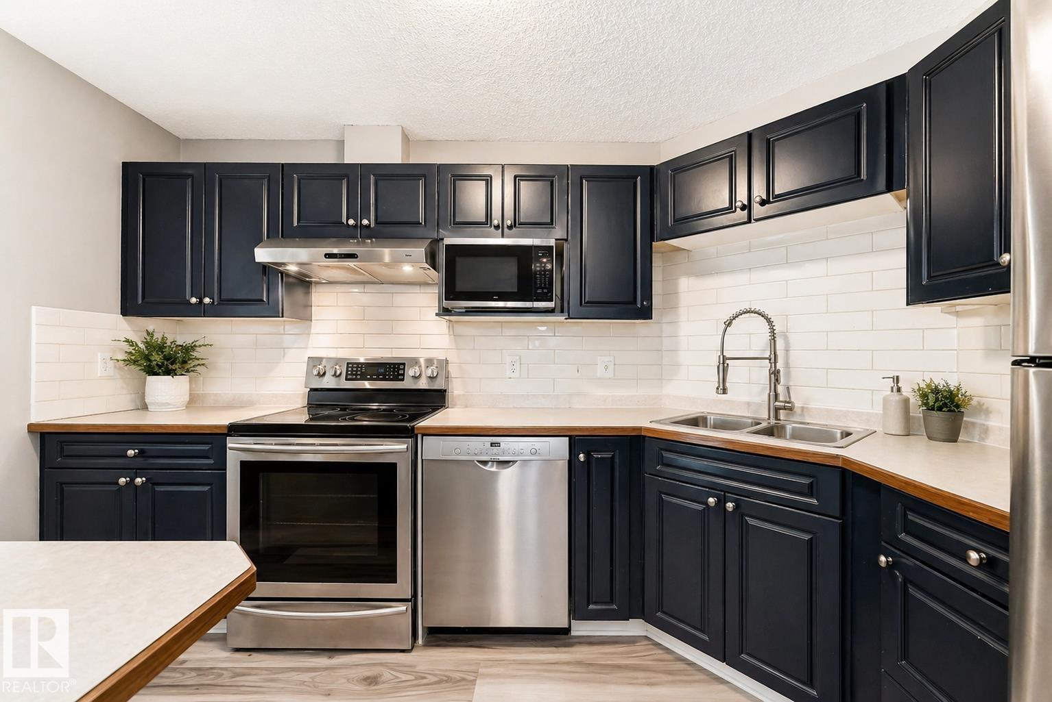 Additional image 3 of 102-16221 95 Street NW, Edmonton, AB, T5Z3V3