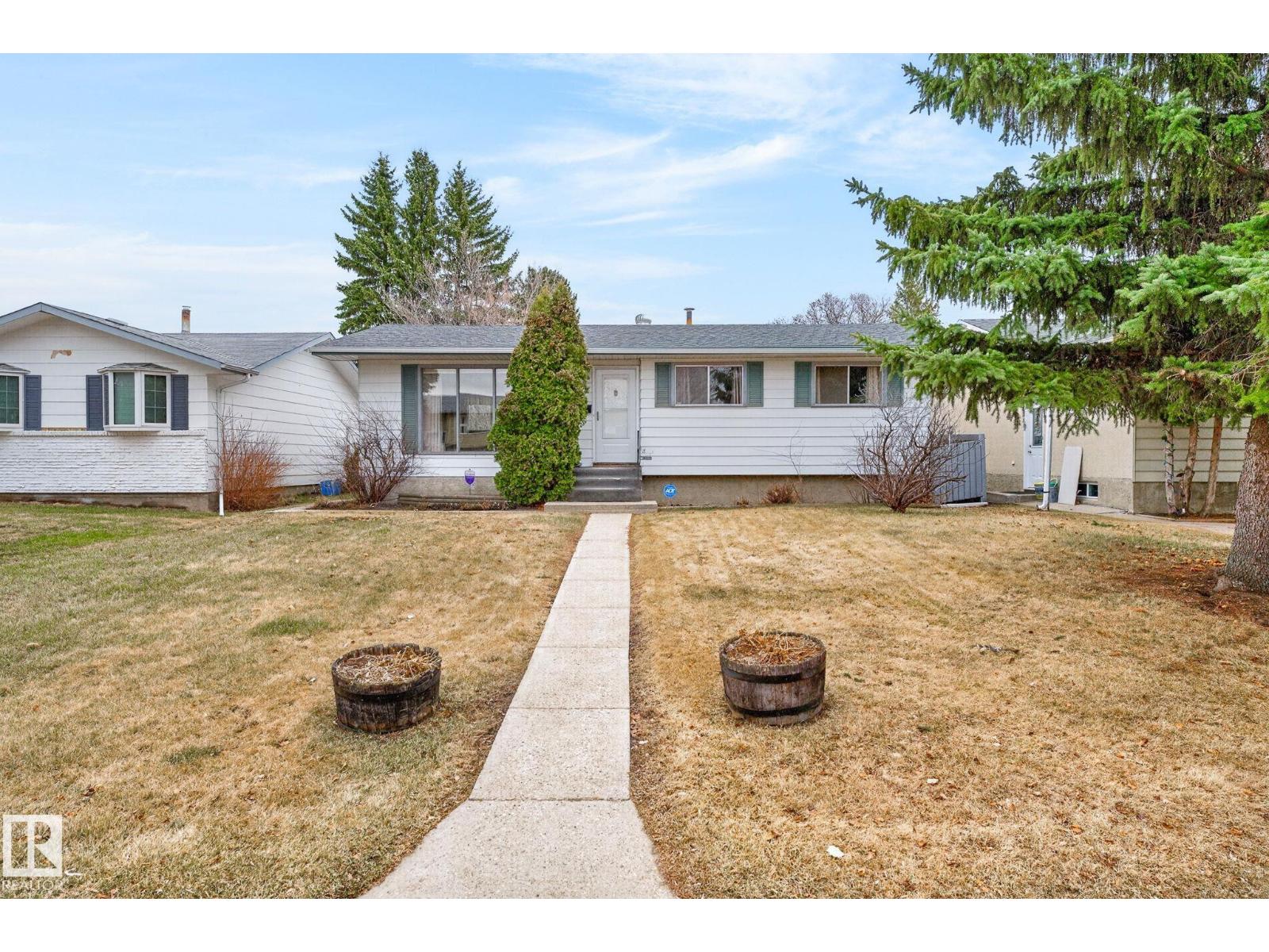17 Brookside Crescent, Spruce Grove, AB, T7X1B8