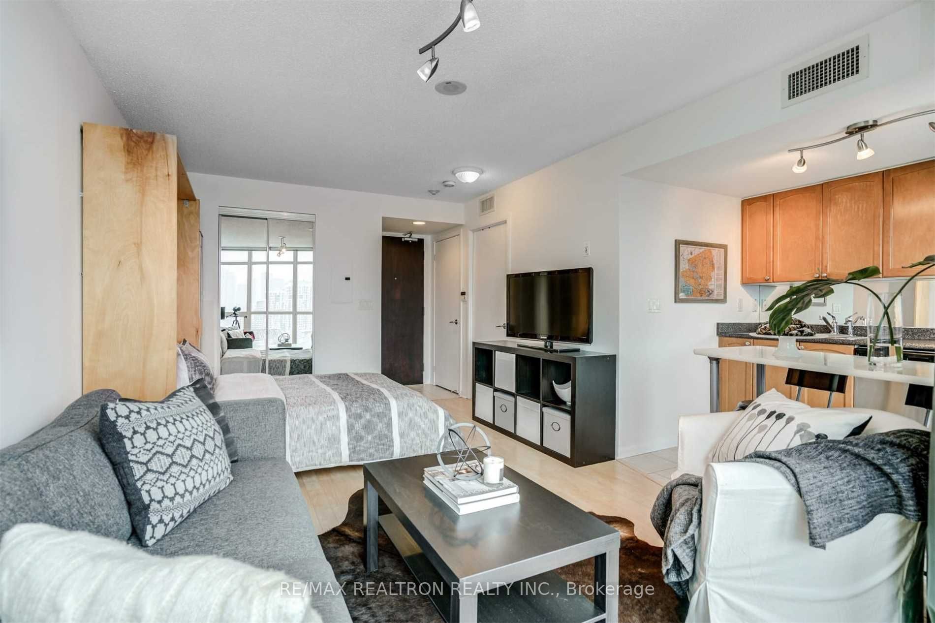 Additional image 3 of 1410-231 Fort York Boulevard, Toronto, ON, M5V 1B2