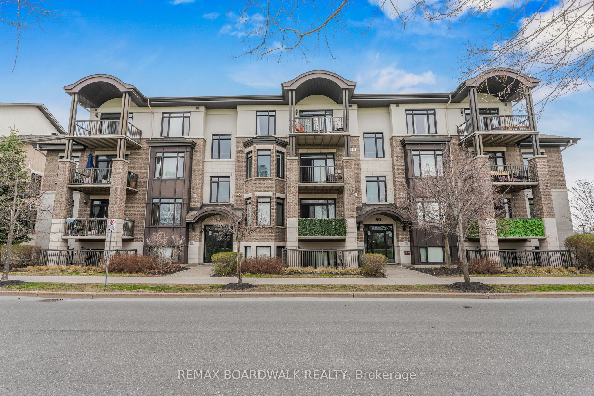 203-705 Beauparc Private, Ottawa, ON, K1J 0B6
