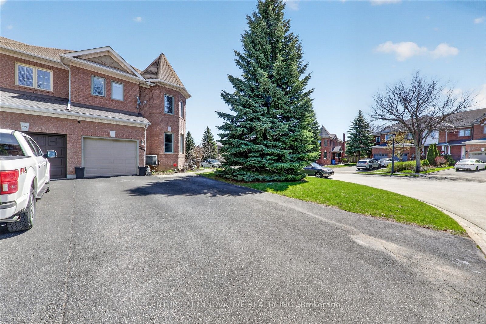 Additional image 5 of 255 Denise Circle, Newmarket, ON, L3X 2K1