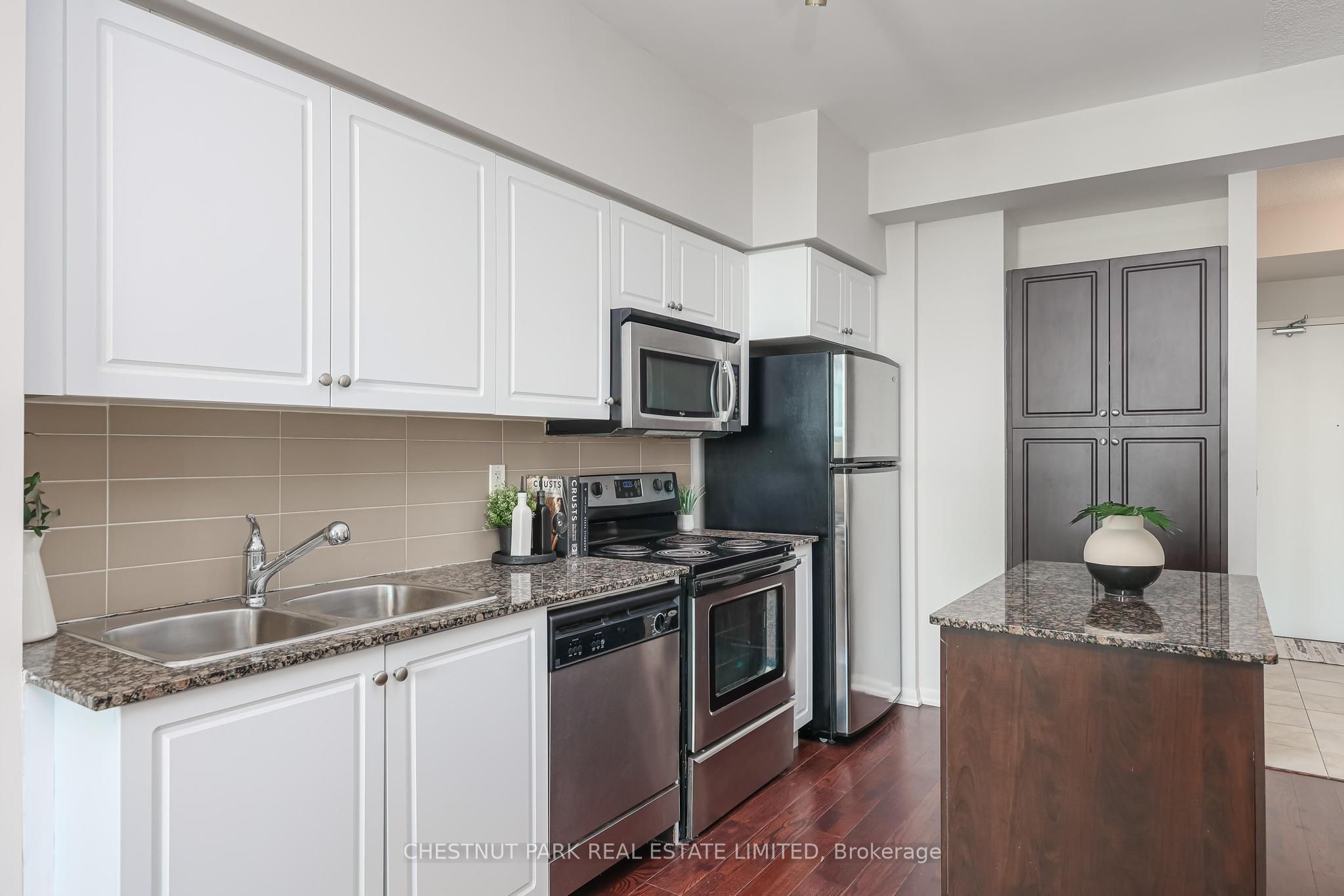 Additional image 5 of 808-215 Fort York Boulevard, Toronto, ON, M5V 4A2