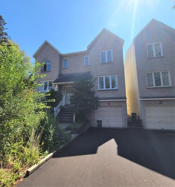 244 Currell Avenue, Ottawa, ON, K1Z 7J3