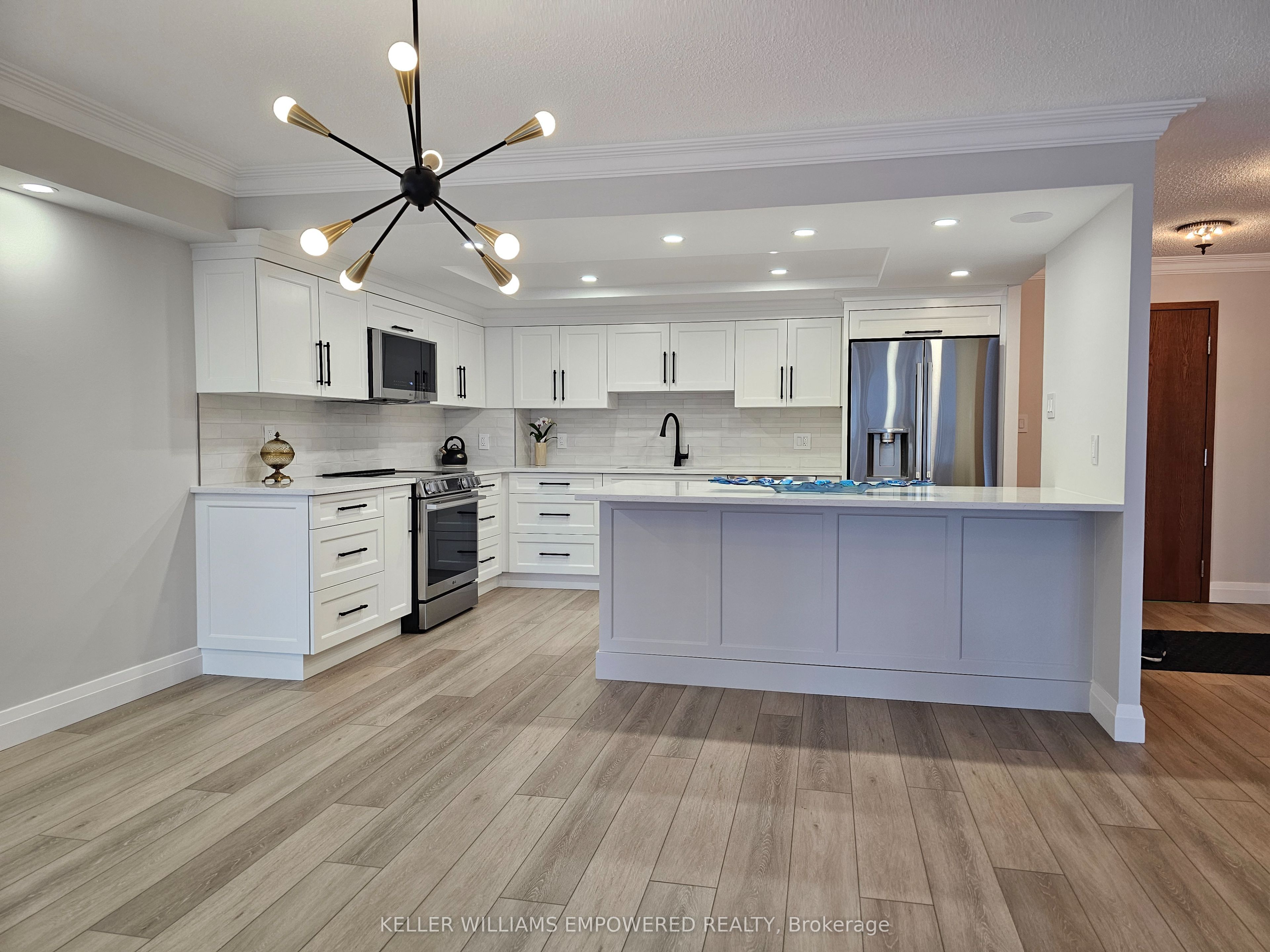 1907-33 University Avenue, Toronto, ON, M5J 2S7