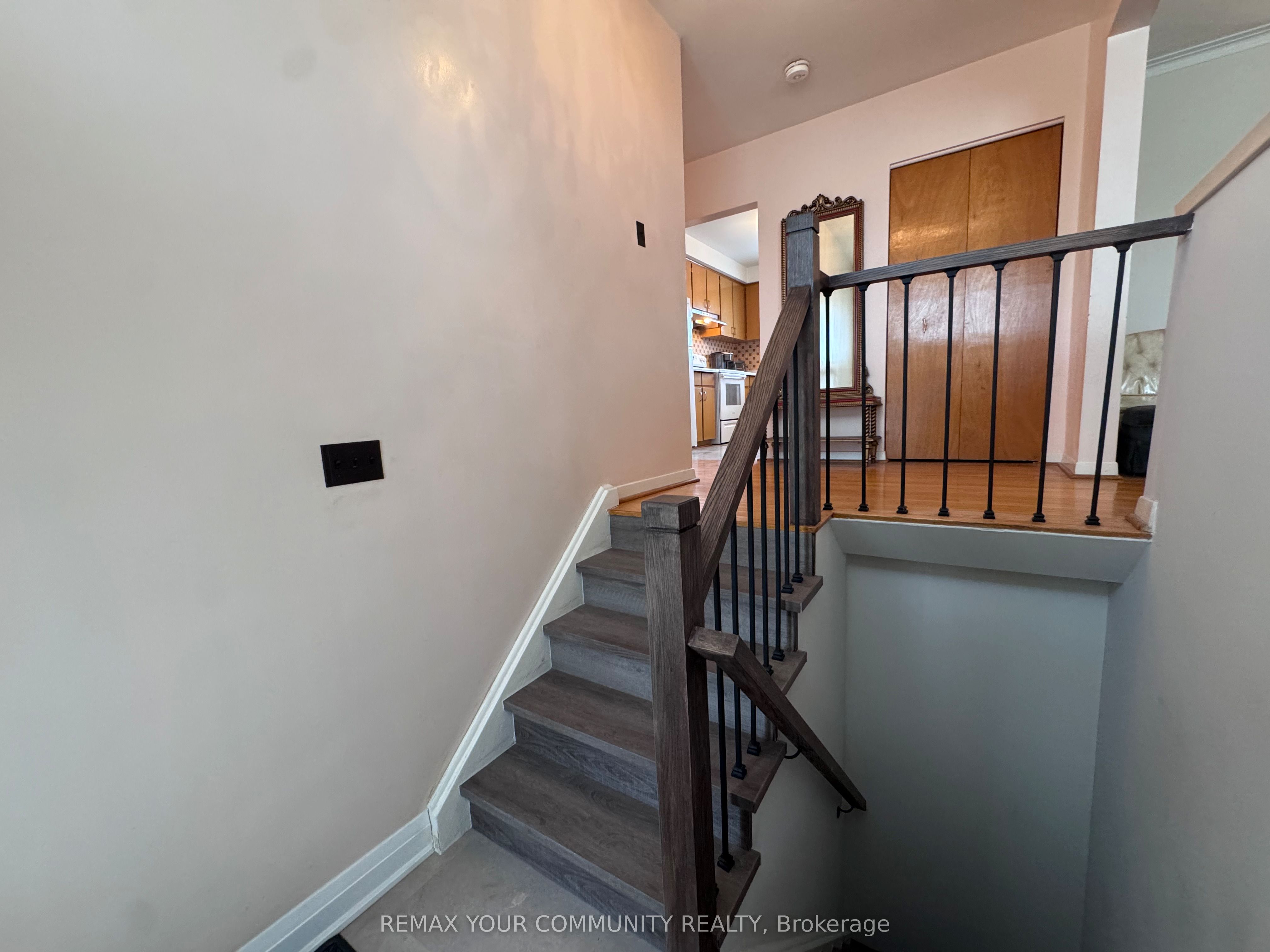 Additional image 5 of UPPER-300 Driftwood Avenue, Toronto, ON, M3N 2P1