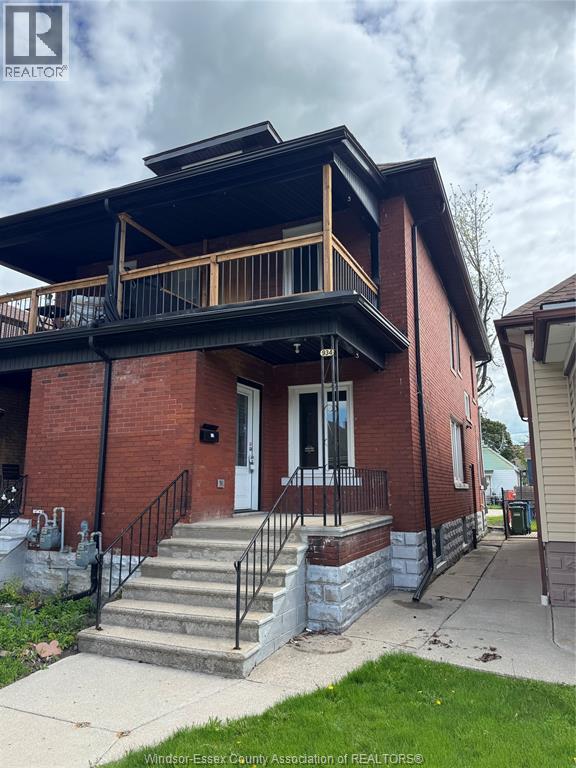 934 Gladstone , Windsor, ON, N9A2T6