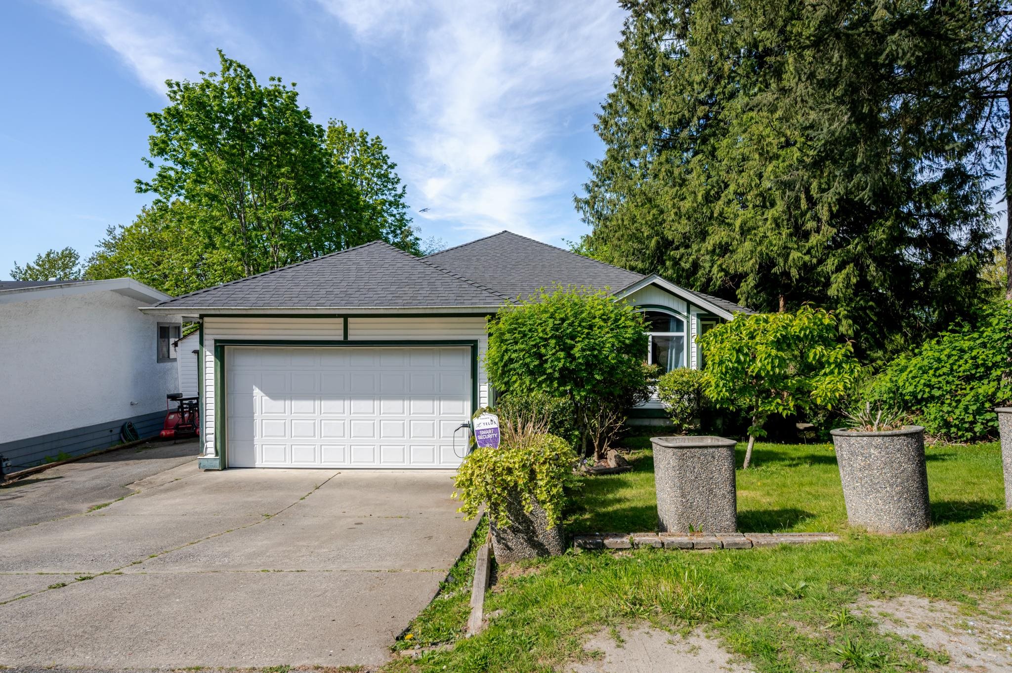 13747 115 Avenue, Surrey, BC, V3R 2P1