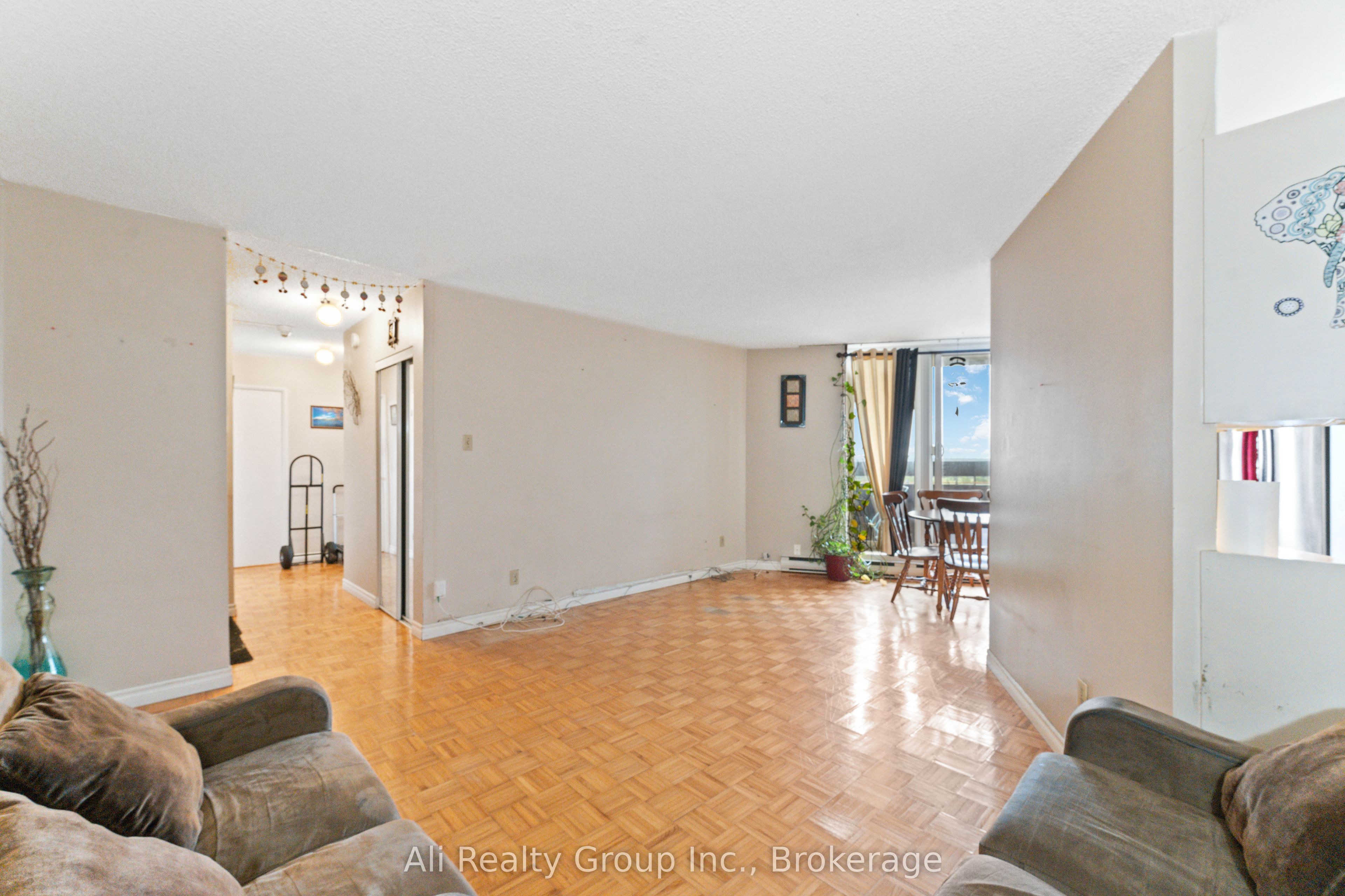 Additional image 5 of 1218-2020 Jasmine Crescent, Ottawa, ON, K1J 8K5