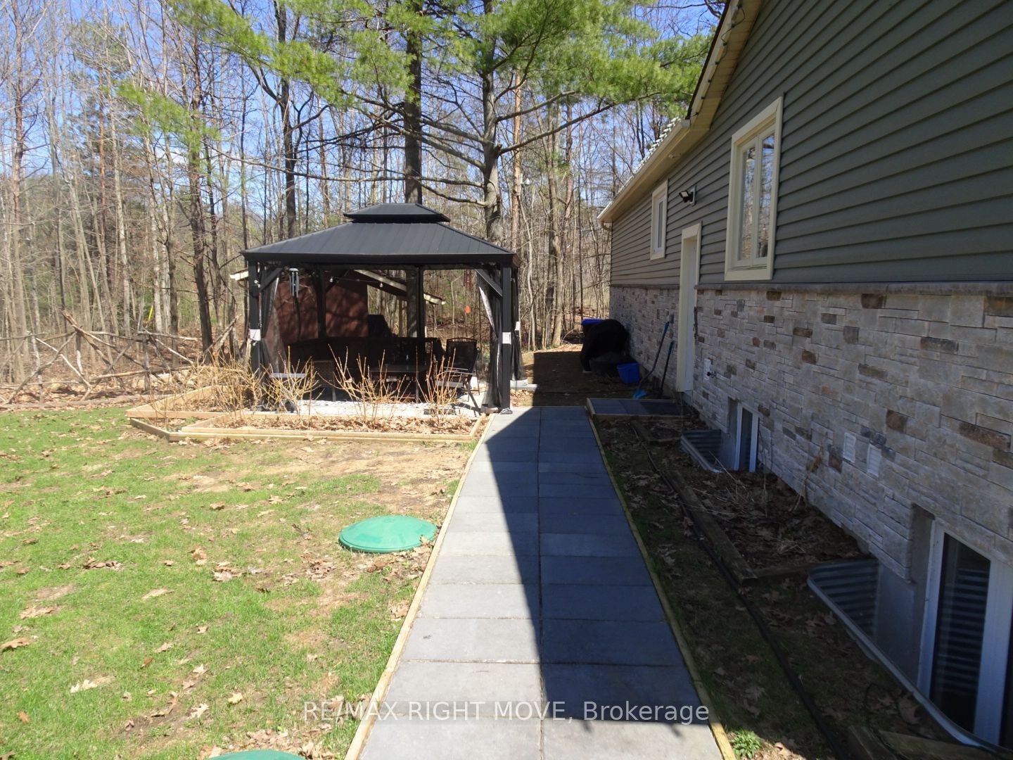 Additional image 3 of 32 Mills Circle, Springwater, ON, L0L 1X0