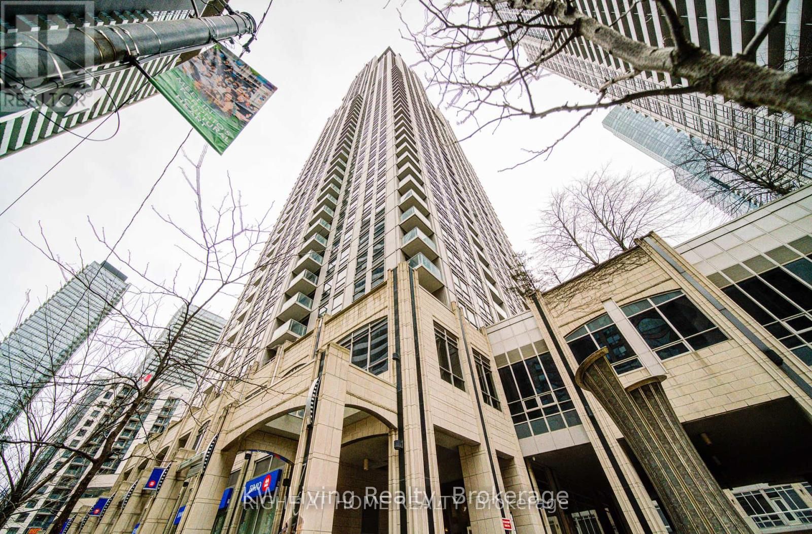 1714-763 Bay Street, Toronto, ON, M5G 2R3