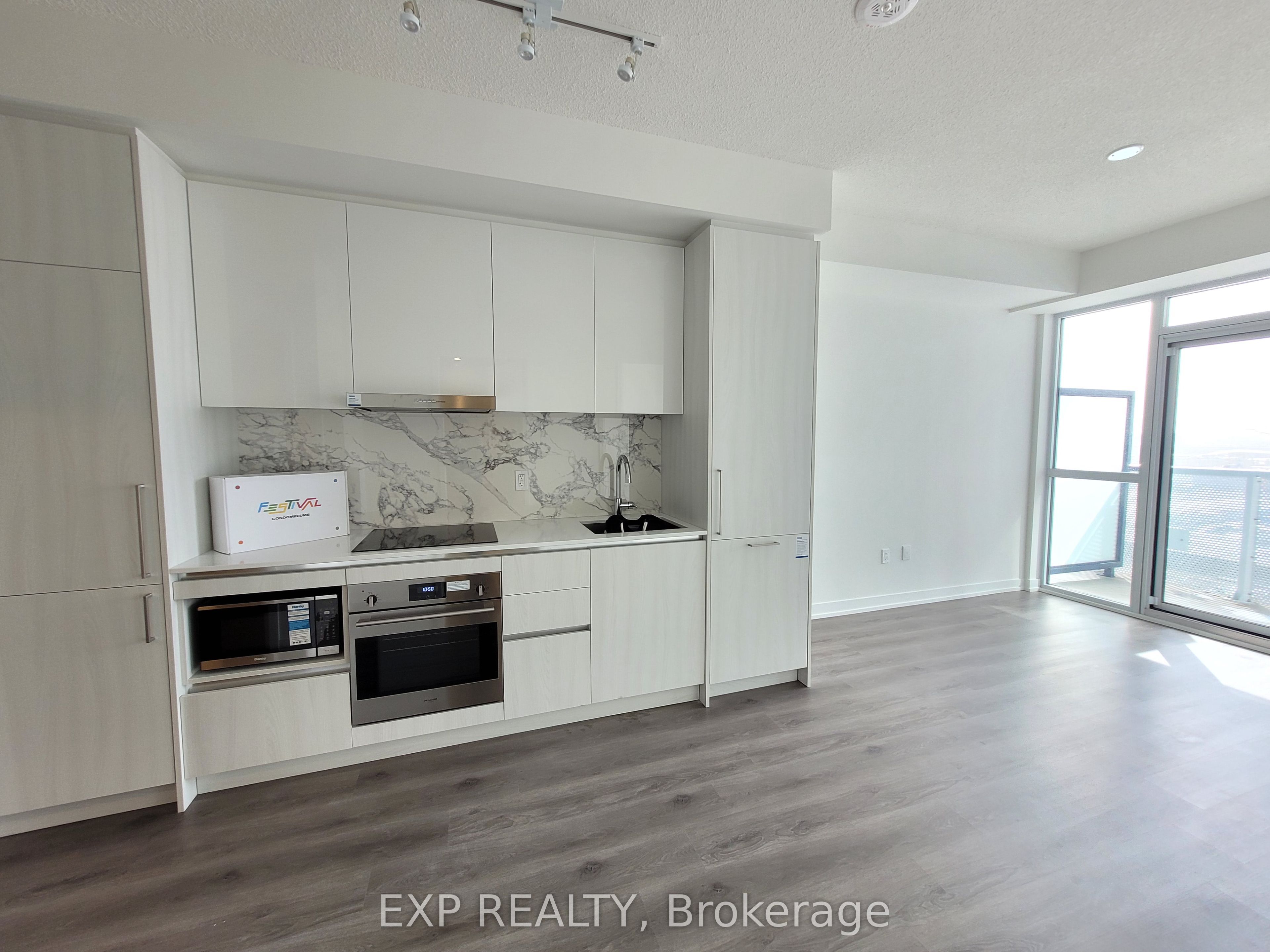 1005-225 Commerce Street, Vaughan, ON, L4K 5Z7