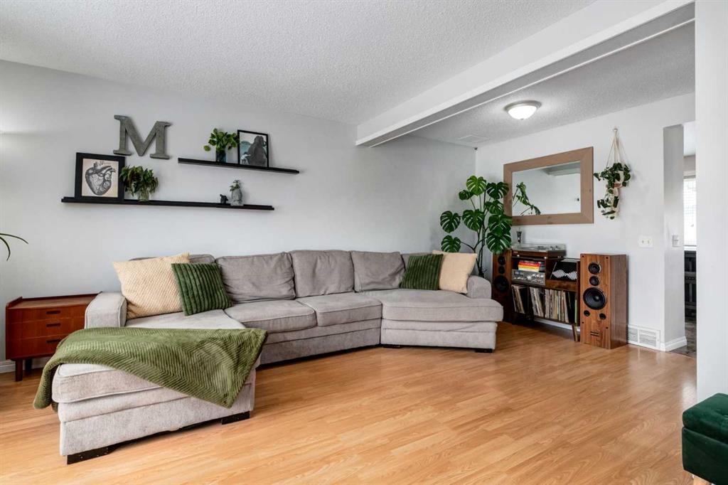 Additional image 4 of 955 Erin Woods Drive SE, Calgary, AB, T2B 2W4