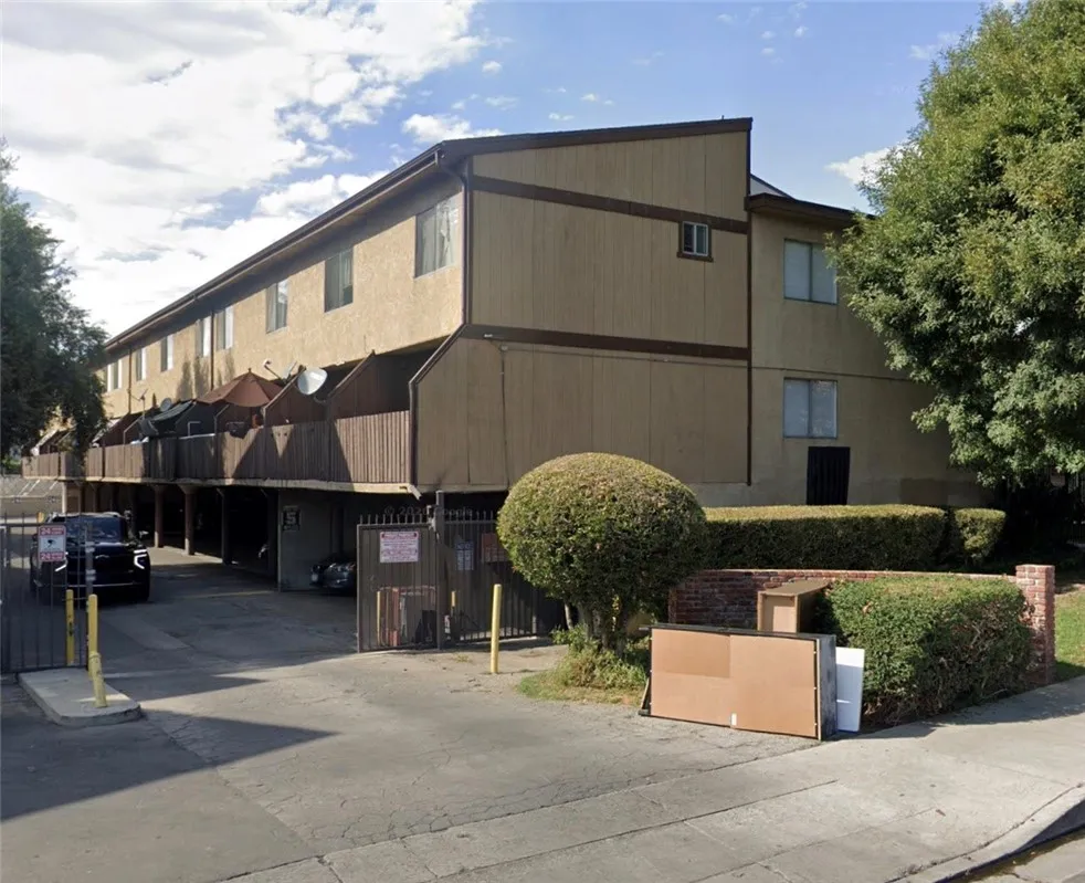 7301 Lennox Avenue Unit E09, Van Nuys, CA 91405