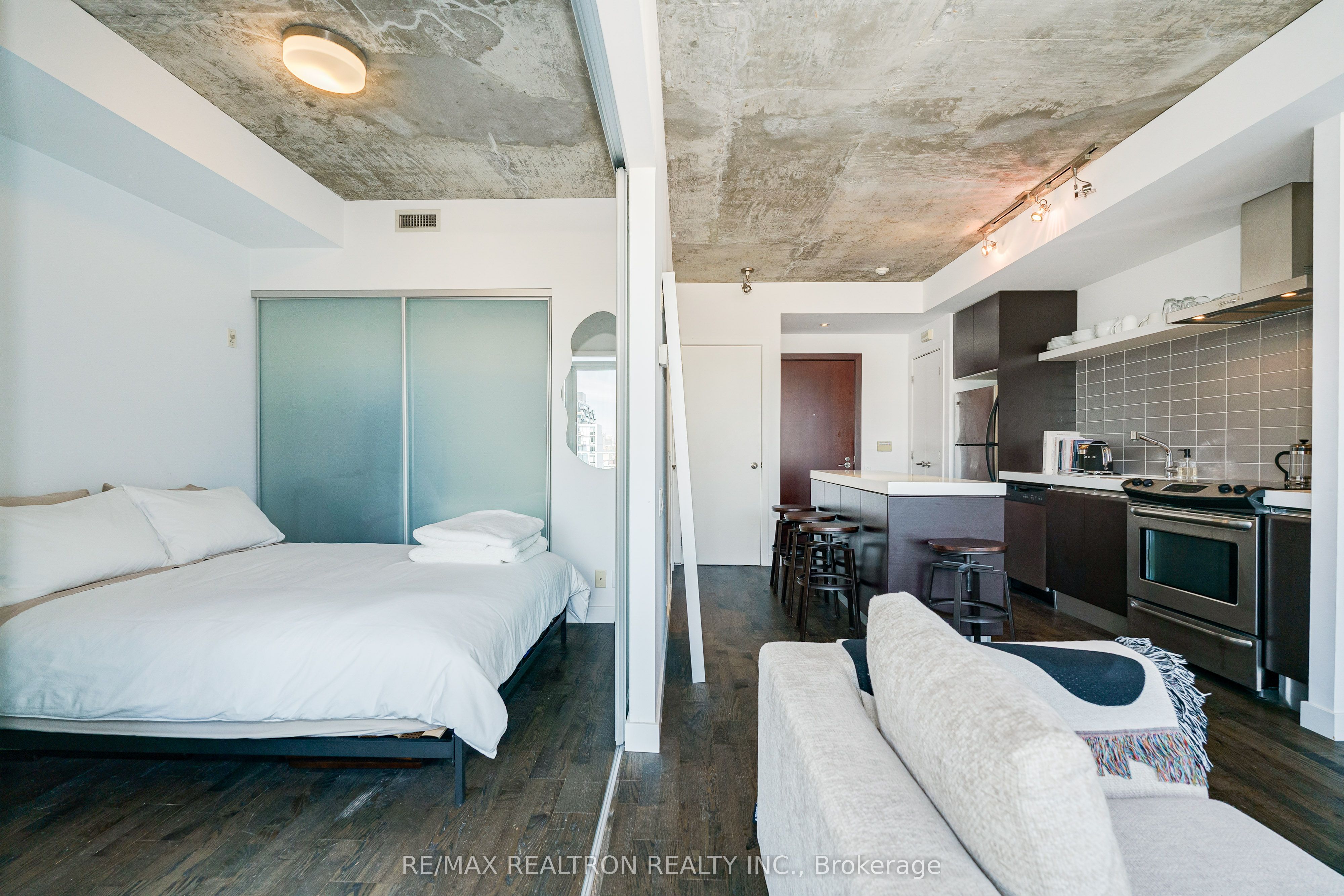 Additional image 4 of 1003-75 Portland Street, Toronto, ON, M5V 2M9