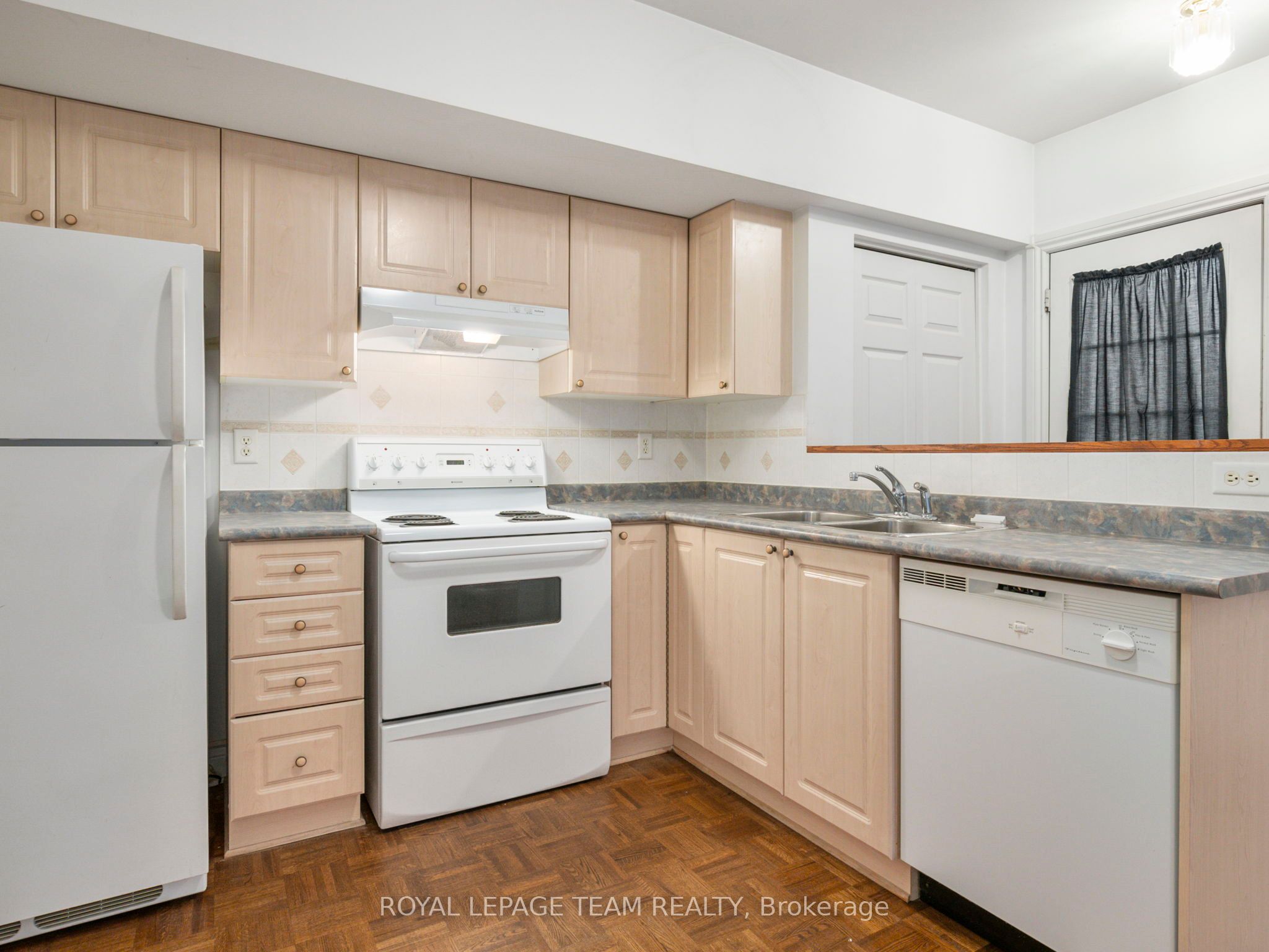 Additional image 4 of 51 Castle Glen Crescent, Ottawa, ON, K2L 4G9