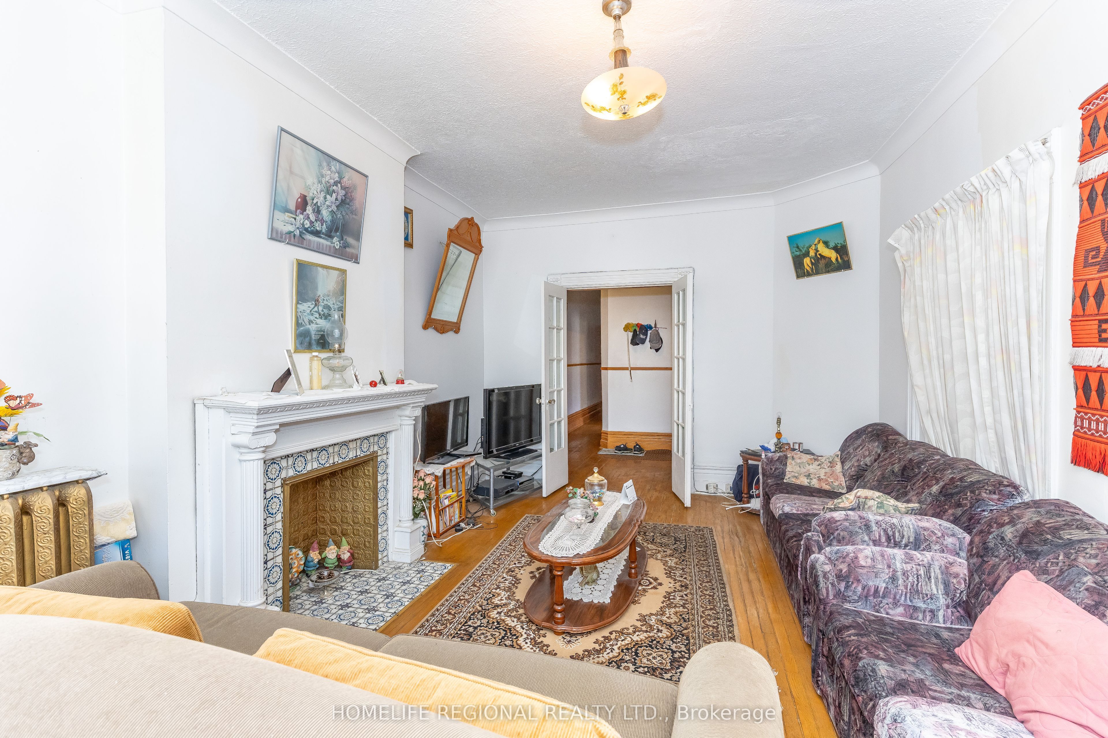 Additional image 5 of 237 Roxton Road, Toronto, ON, M6G 3R1