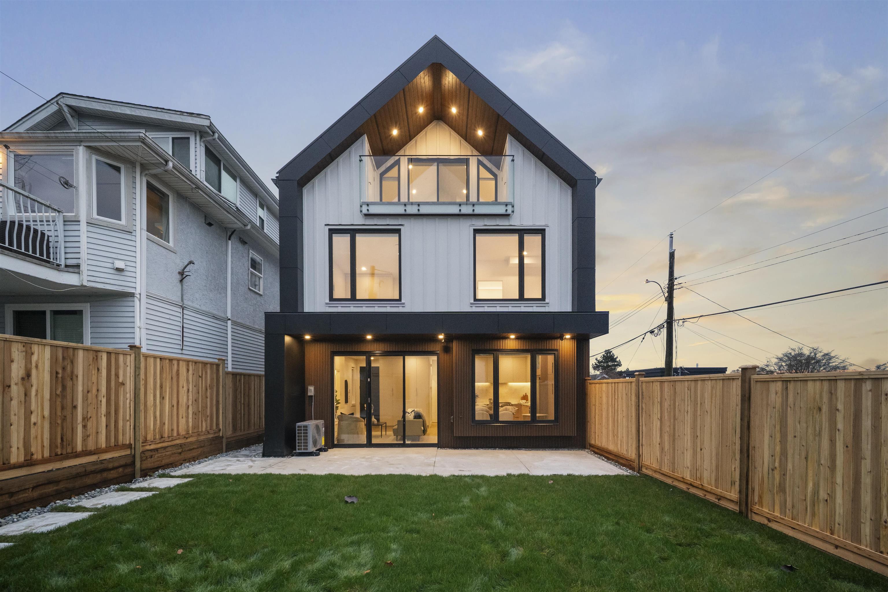 Additional image 3 of 2-3623 Triumph Street, Vancouver, BC, V5K 1V4