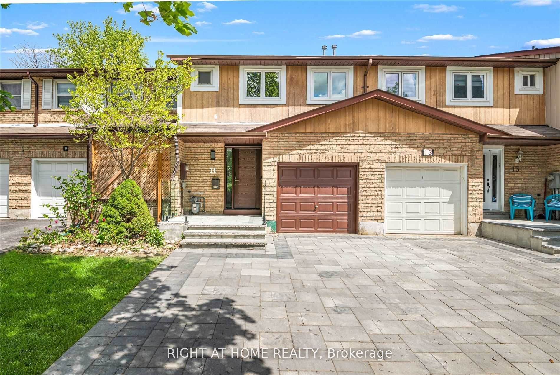 11 Michael Drive E, Richmond Hill, ON, L4C 5W6