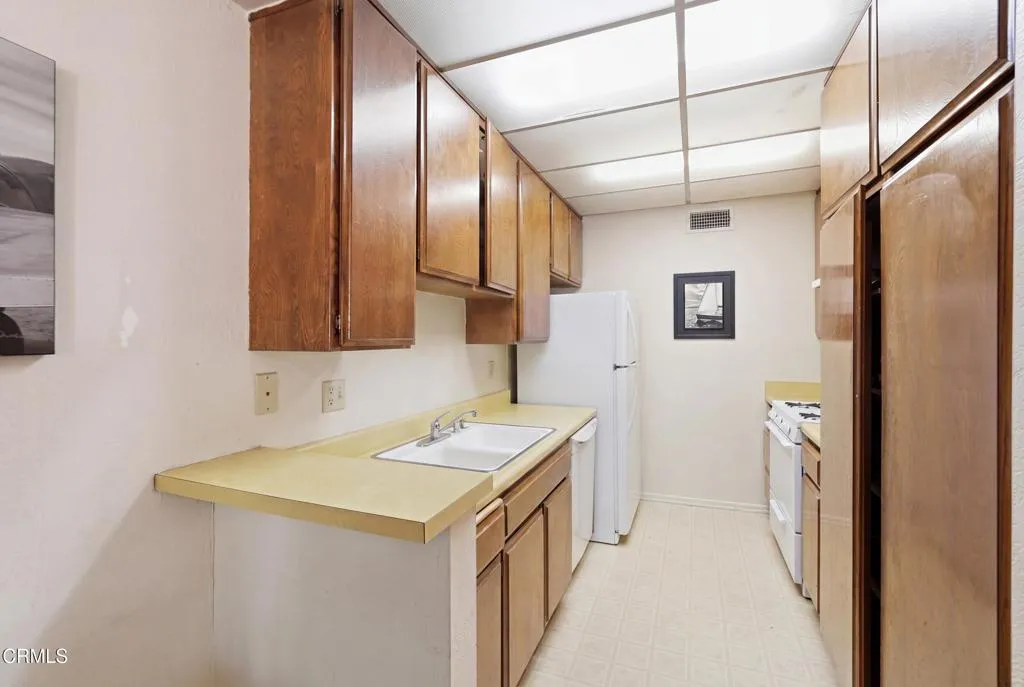 Additional image 3 of 12321 Riverside Drive Unit 204, Valley Village, CA 91607