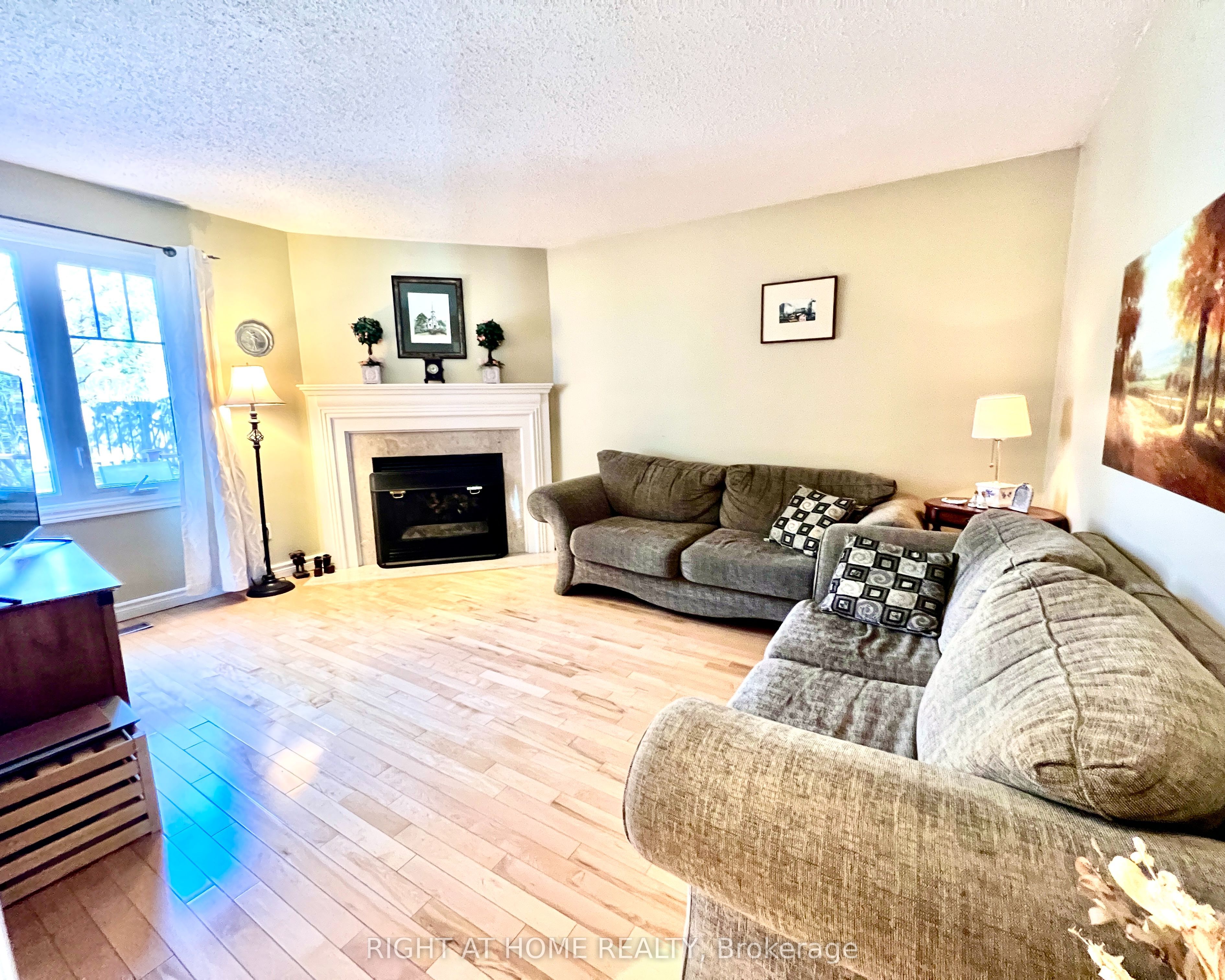 Additional image 2 of 4 Silverbirch Place, Whitby, ON, L1R 1X7