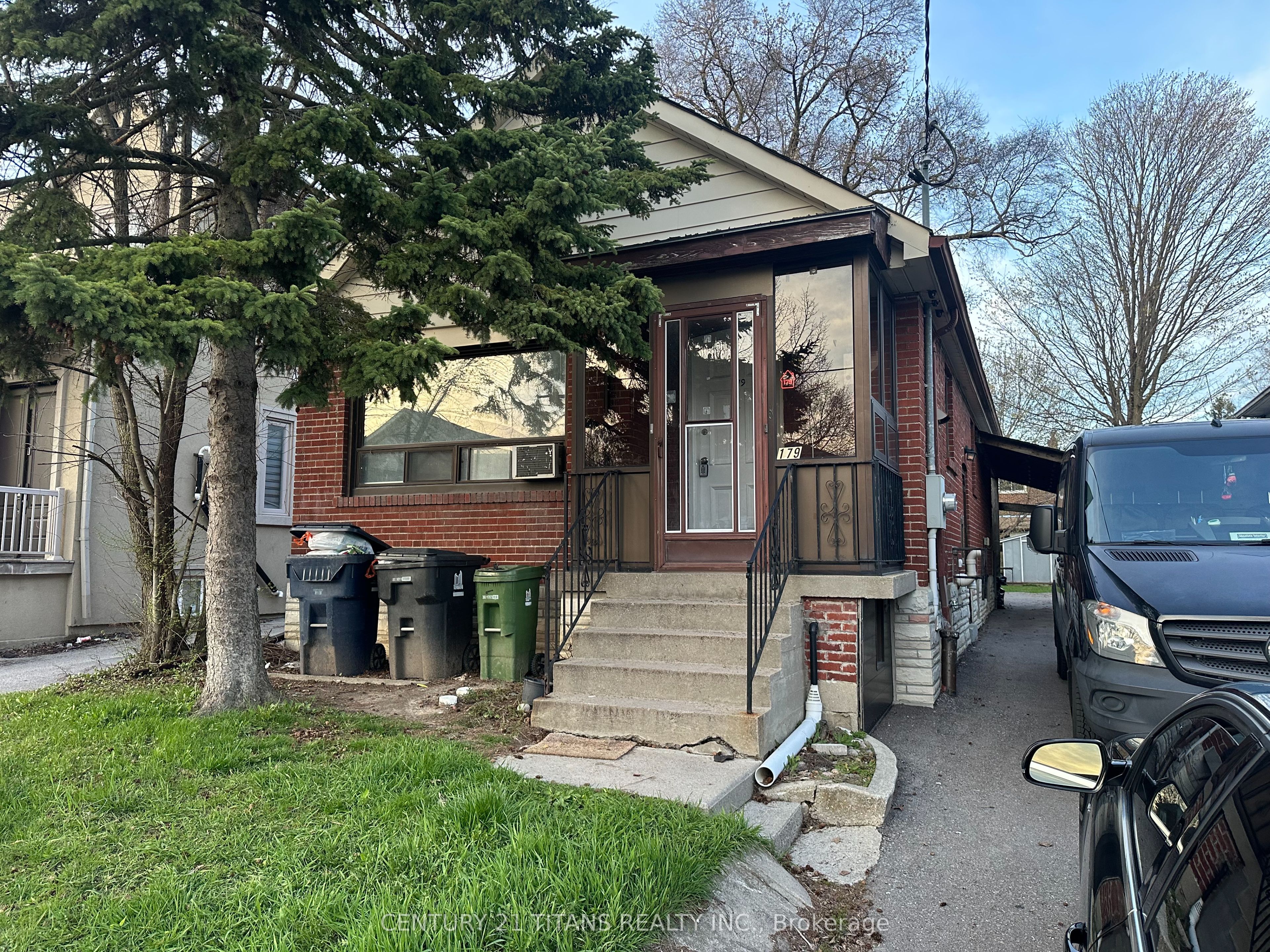 Main-179 Kennedy Road, Toronto, ON, M1N 3P1