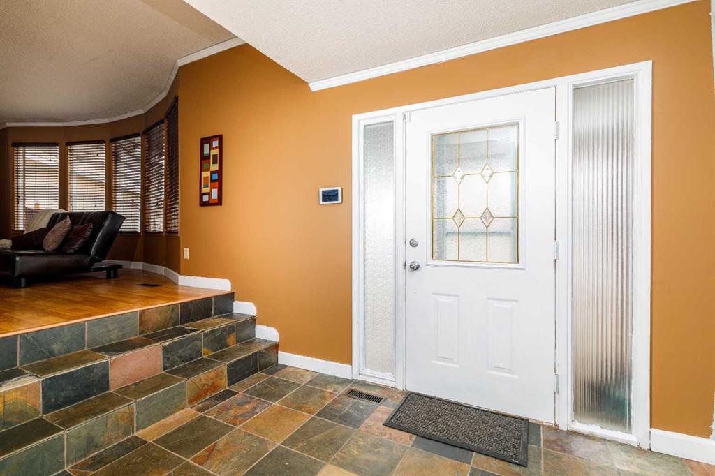 Additional image 5 of 27 Wallace Close, Red Deer, AB, T4N 5L8