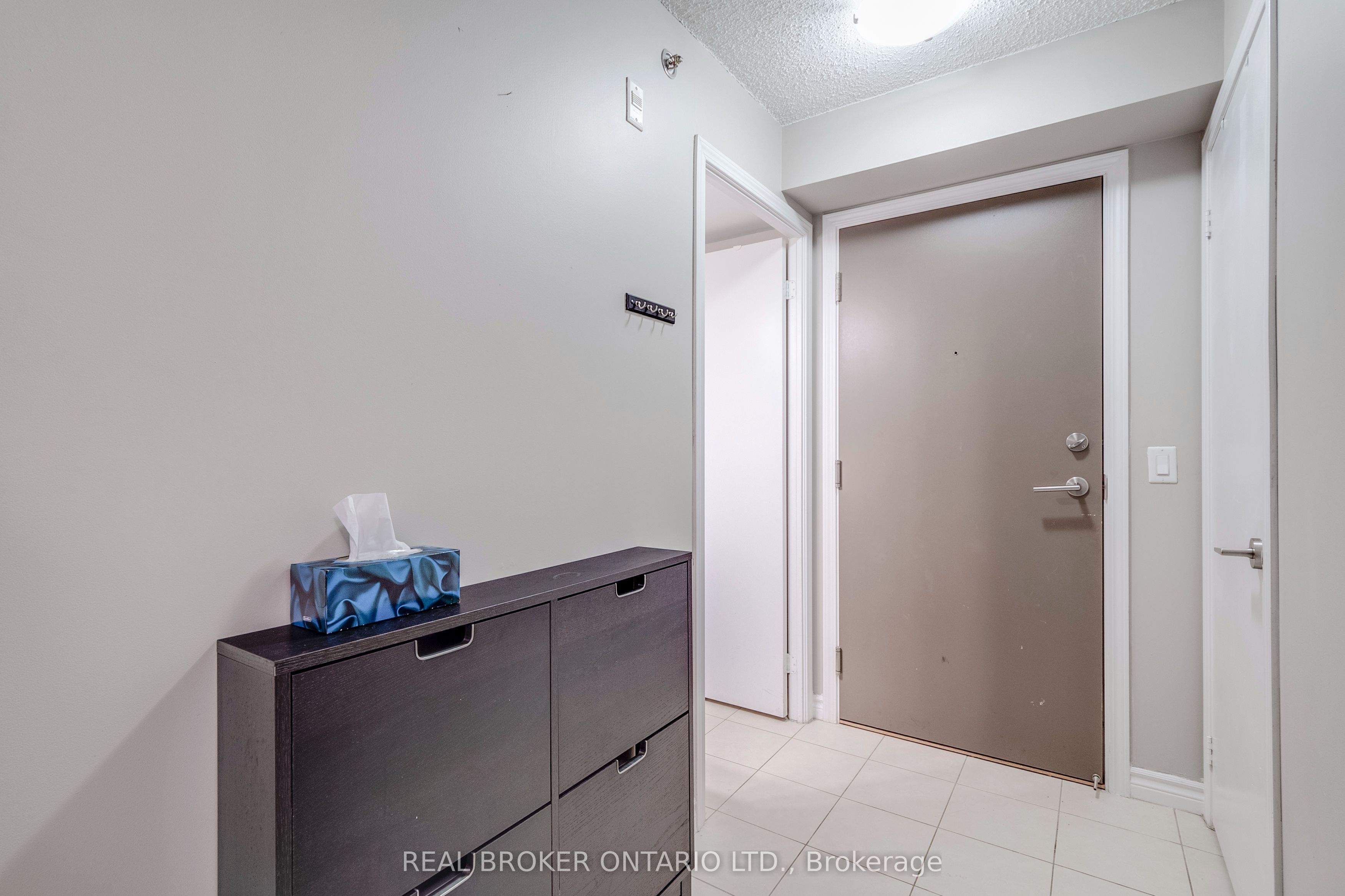 Additional image 3 of 225-35 Saranac Boulevard, Toronto, ON, M6A 2G4