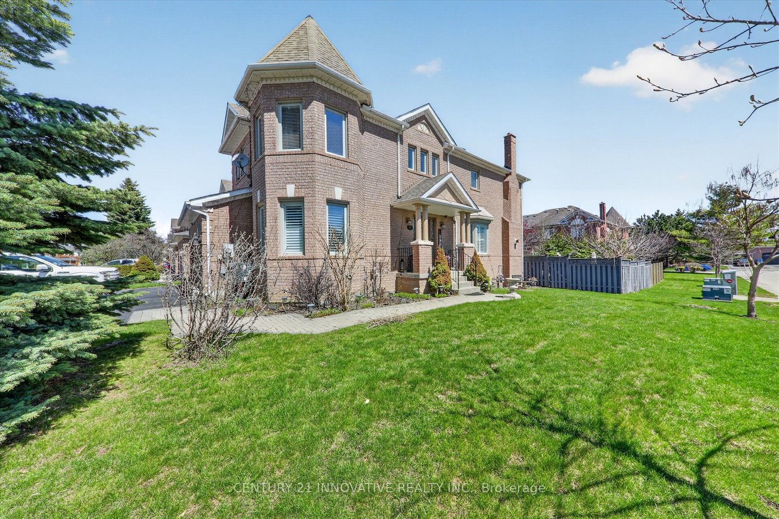 255 Denise Circle, Newmarket, ON, L3X 2K1