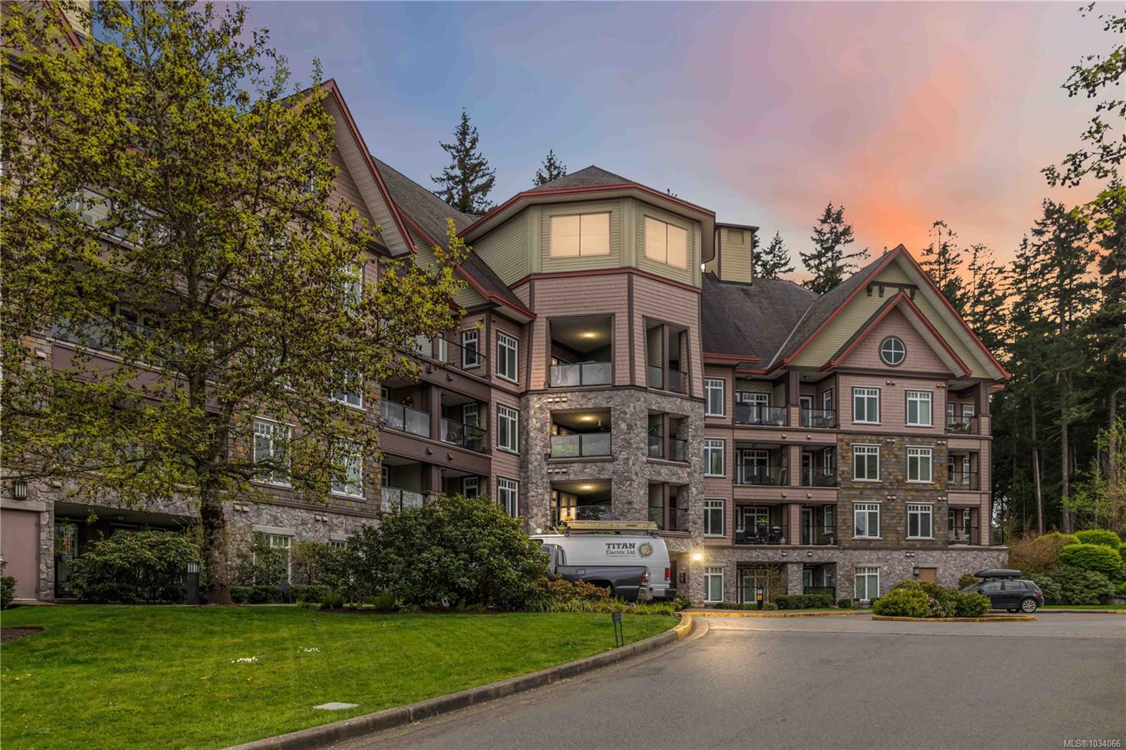 203-1395 Bear Mountain Parkway, Langford, BC, V9B 0E1
