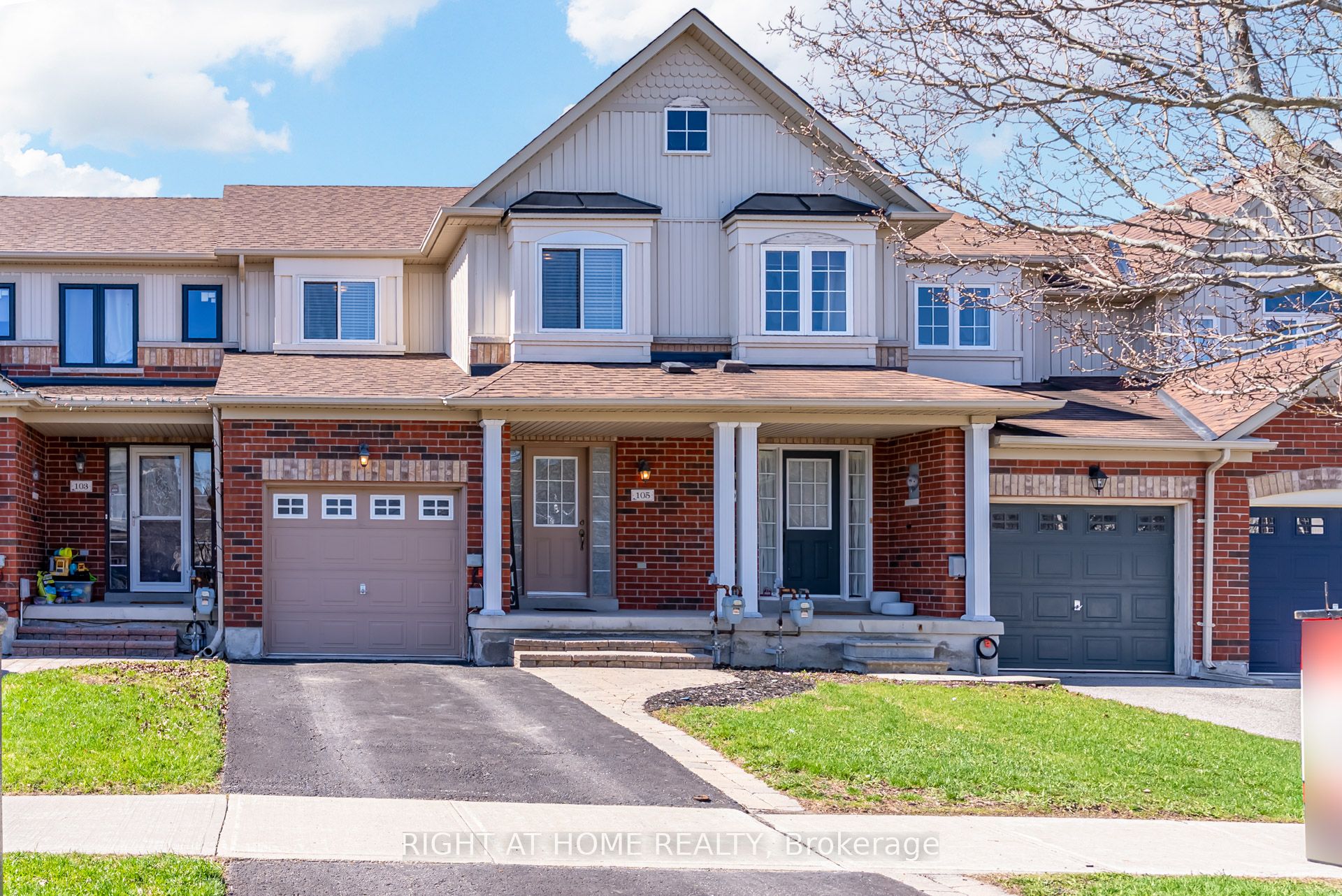 105 Hammill Heights, East Gwillimbury, ON, L0G 1M0