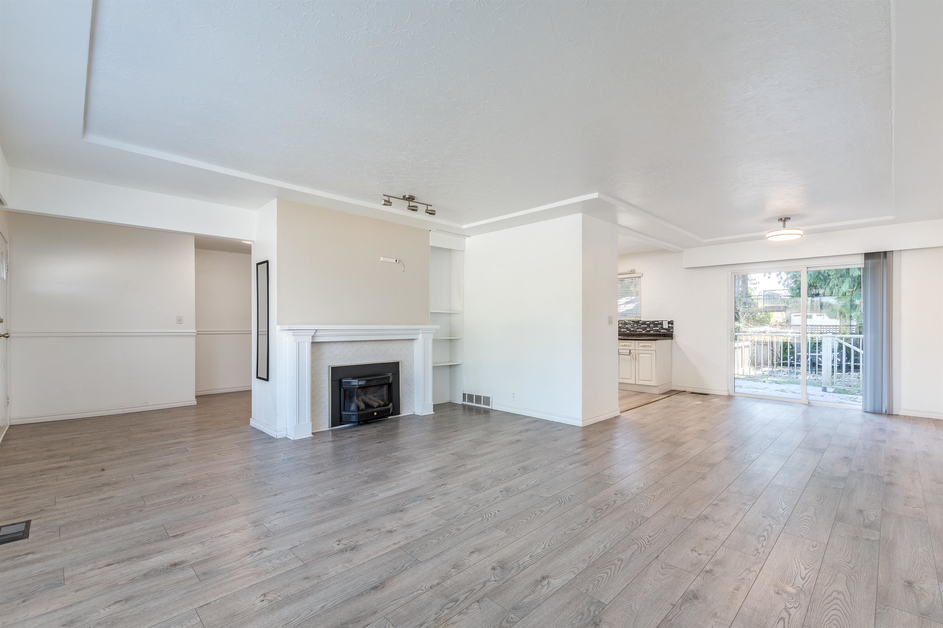 Additional image 3 of 760 Grover Avenue, Coquitlam, BC, V3J 3C8