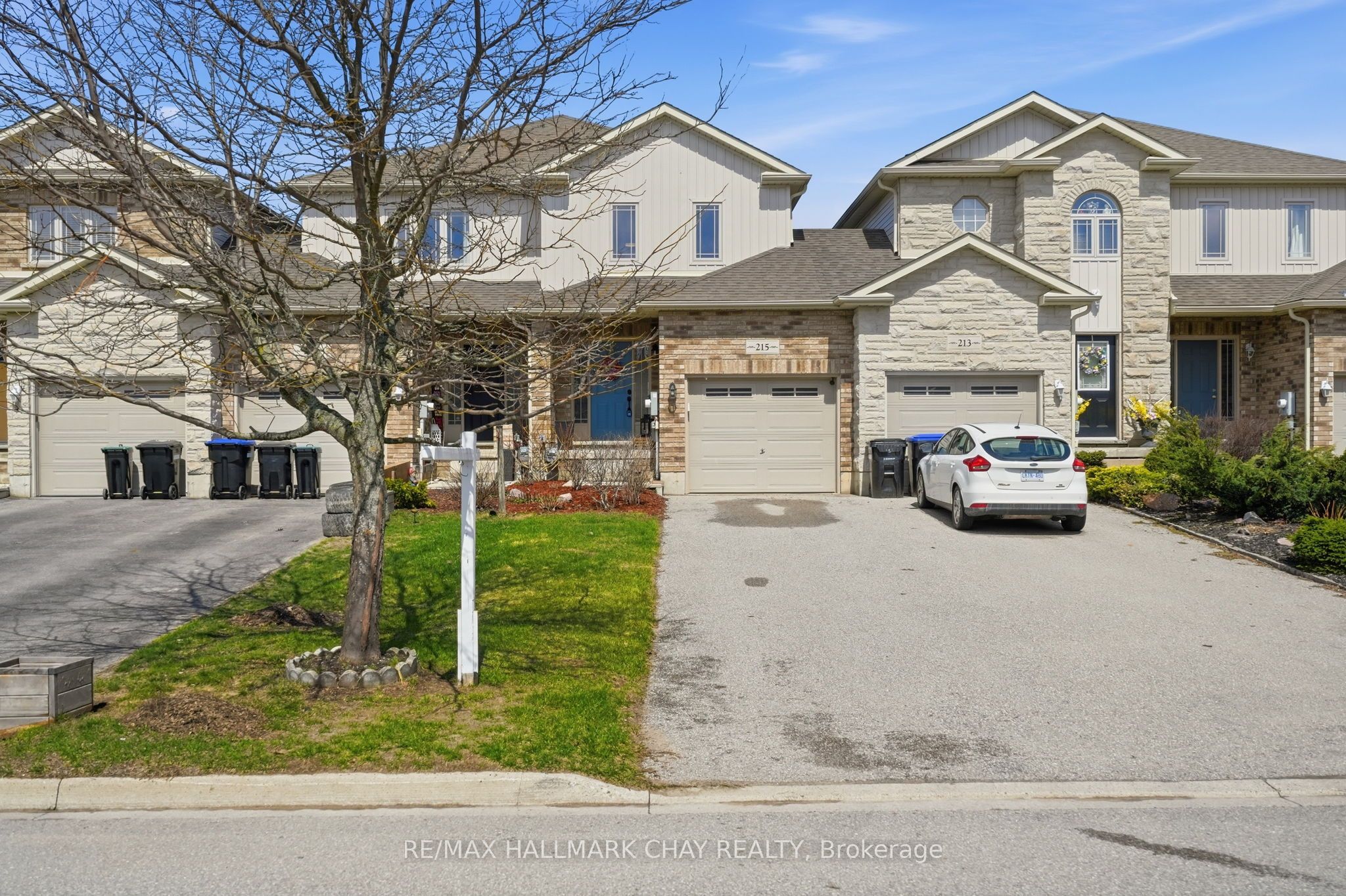 215 Banting Crescent, Essa, ON, L3W 0P8