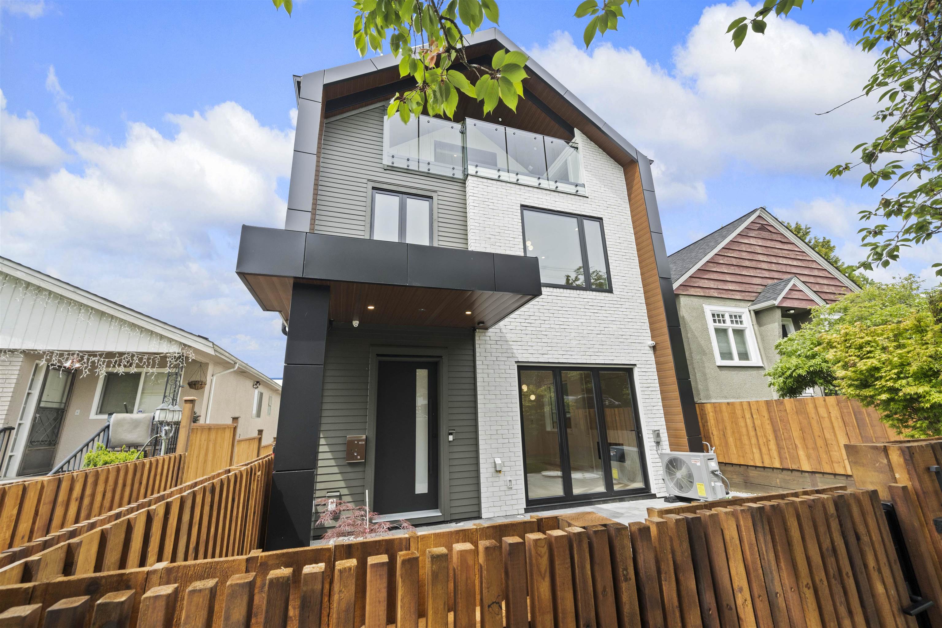 1-6461 Prince Edward Street E, Vancouver, BC, V5W 2Y3