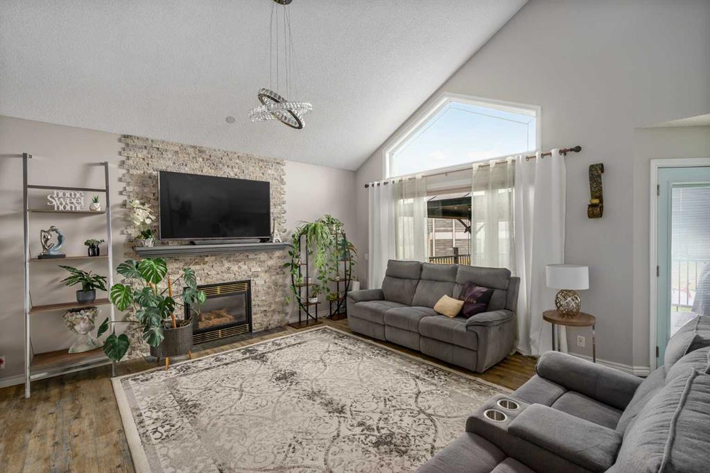 Additional image 5 of 220 Douglas Glen Bay SE, Calgary, AB, T2Z 2M9