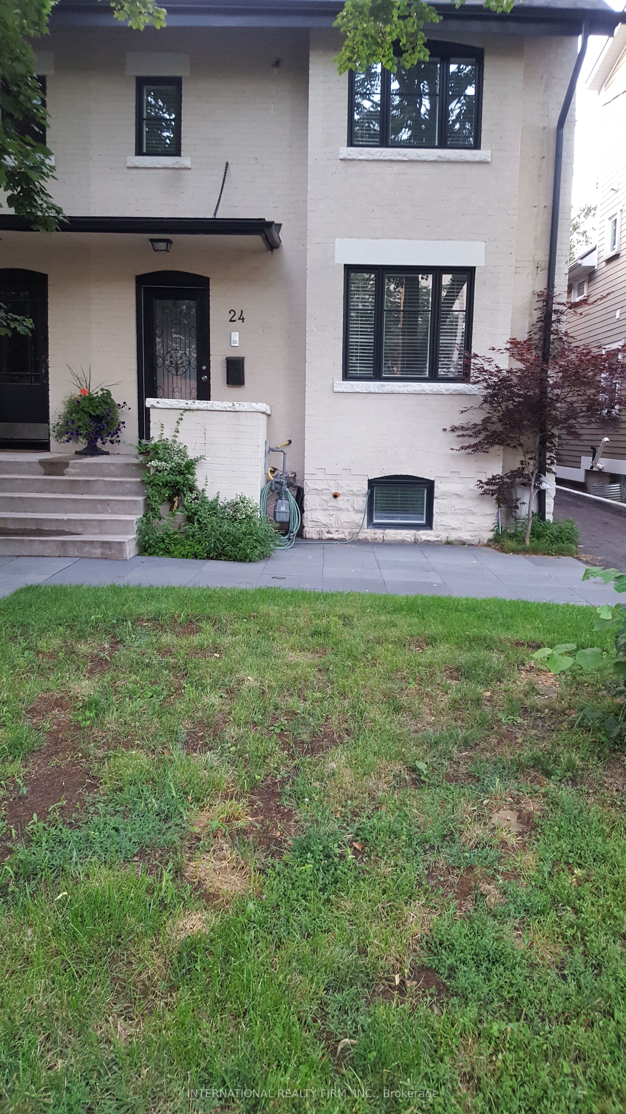 Lower-24 Duggan Avenue, Toronto, ON, M4V 1Y2