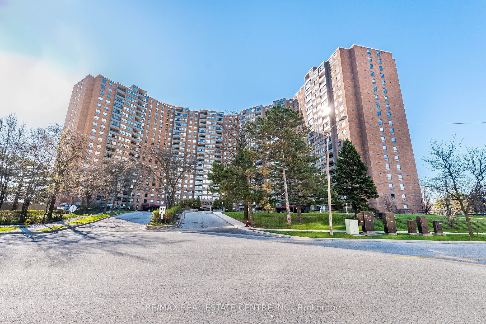 1802-627 The West Mall Road, Toronto, ON, M9C 4X5