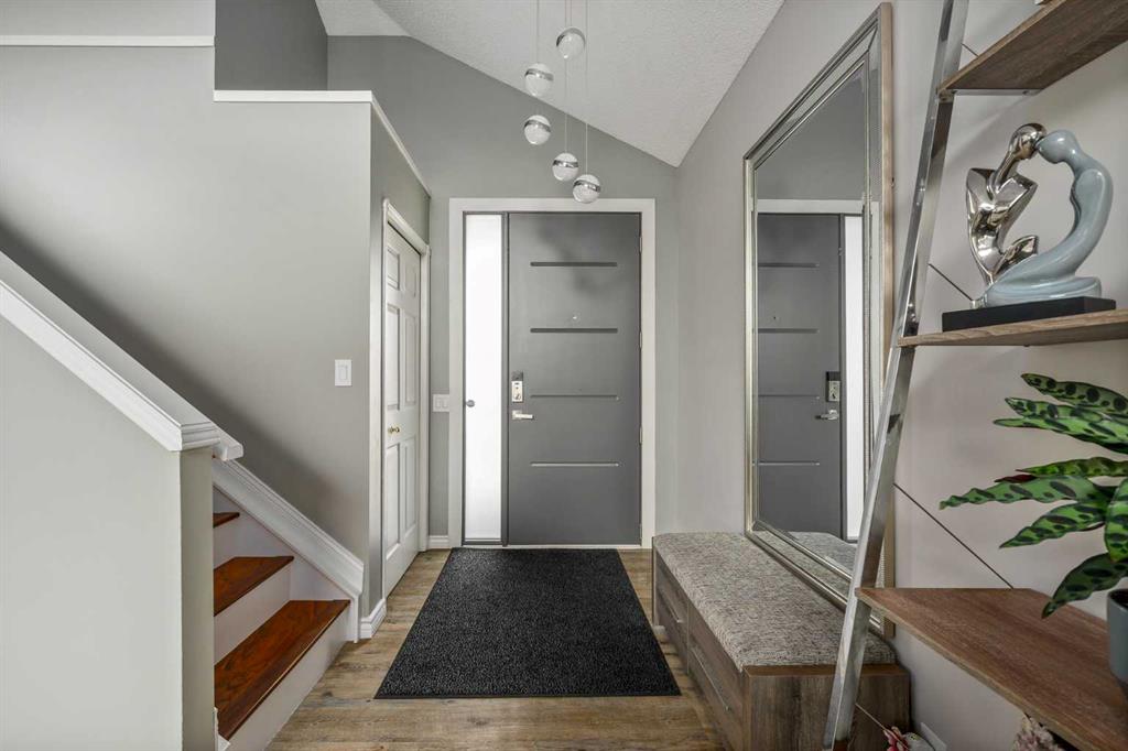 Additional image 4 of 220 Douglas Glen Bay SE, Calgary, AB, T2Z 2M9
