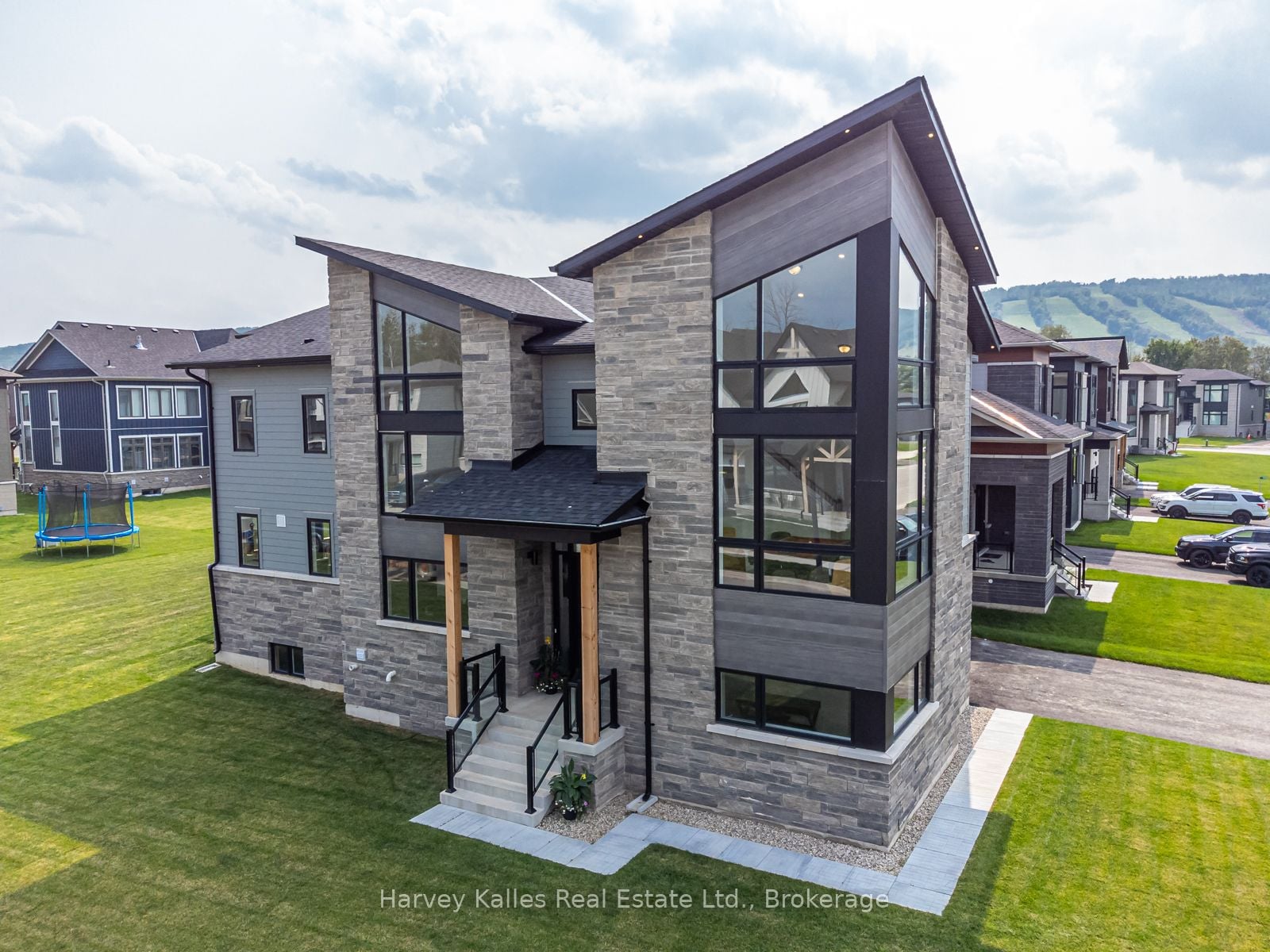157 Springside Crescent, Blue Mountains, ON, L9Y 5L3