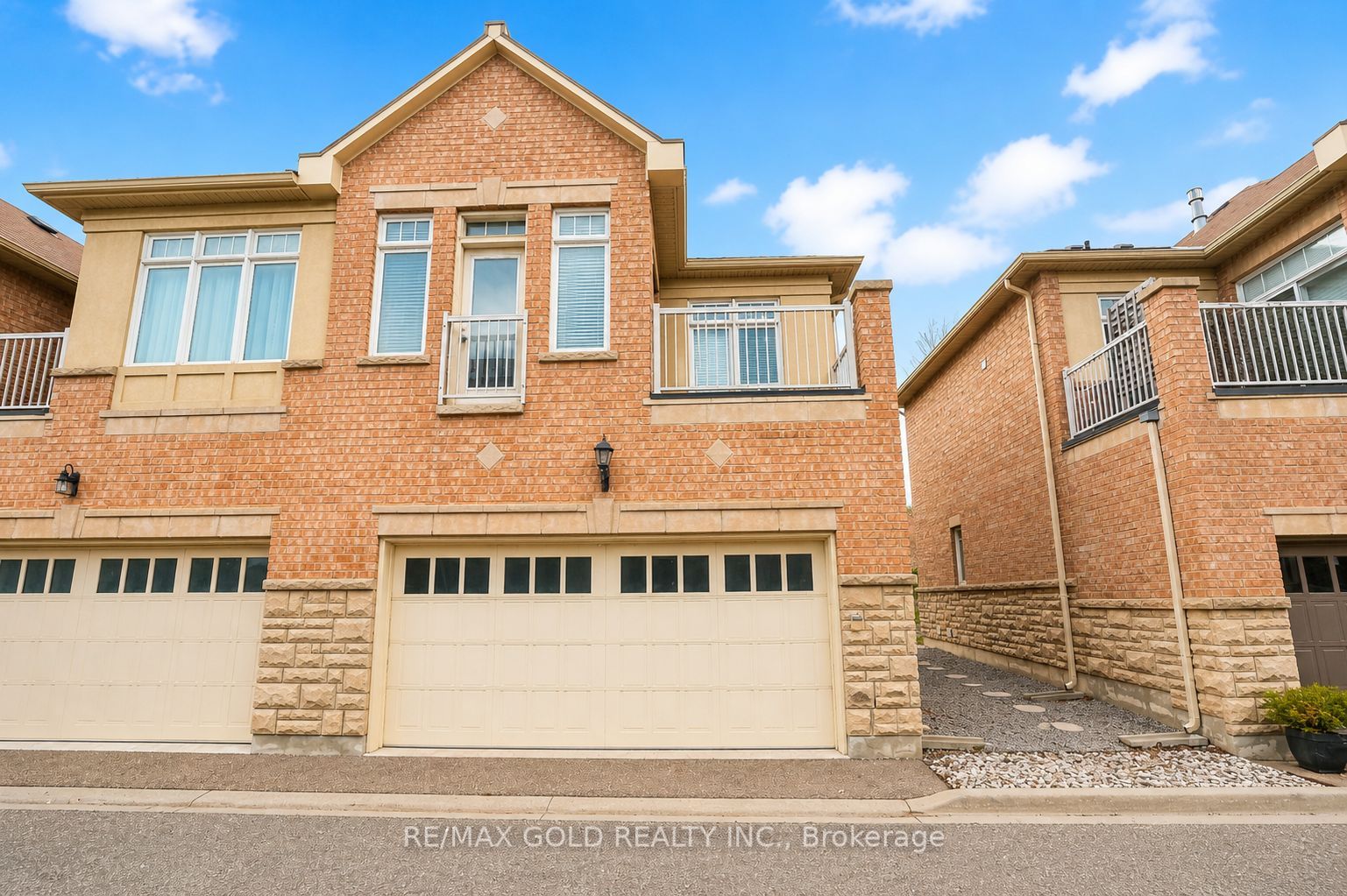 2032 Lakeshore Road W, Mississauga, ON, L5J 1J8