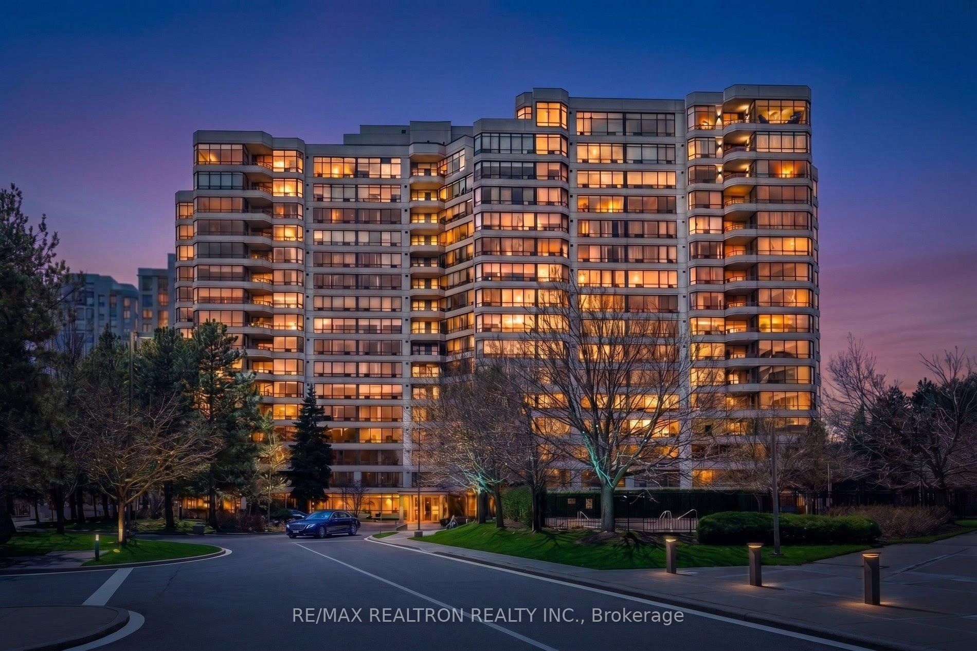 1004-110 Promenade Circle, Vaughan, ON, L4J 7W8