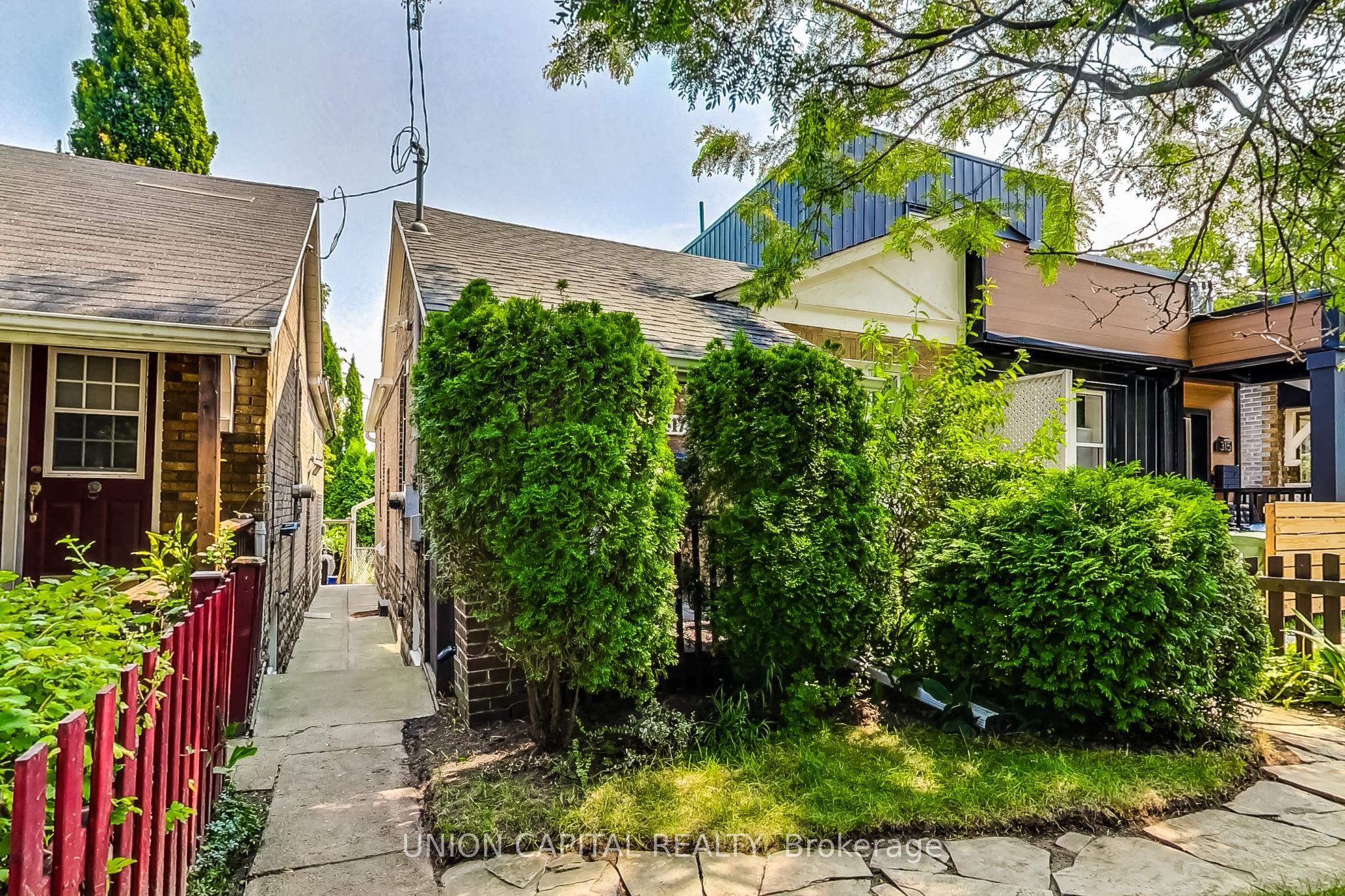 Additional image 3 of Upper-317 Victoria Park Avenue, Toronto, ON, M4E 3S7