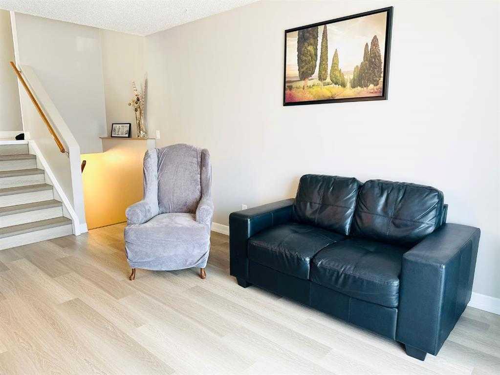 Additional image 3 of 15 Pinecliff Close NE, Calgary, AB, T1Y 4N3