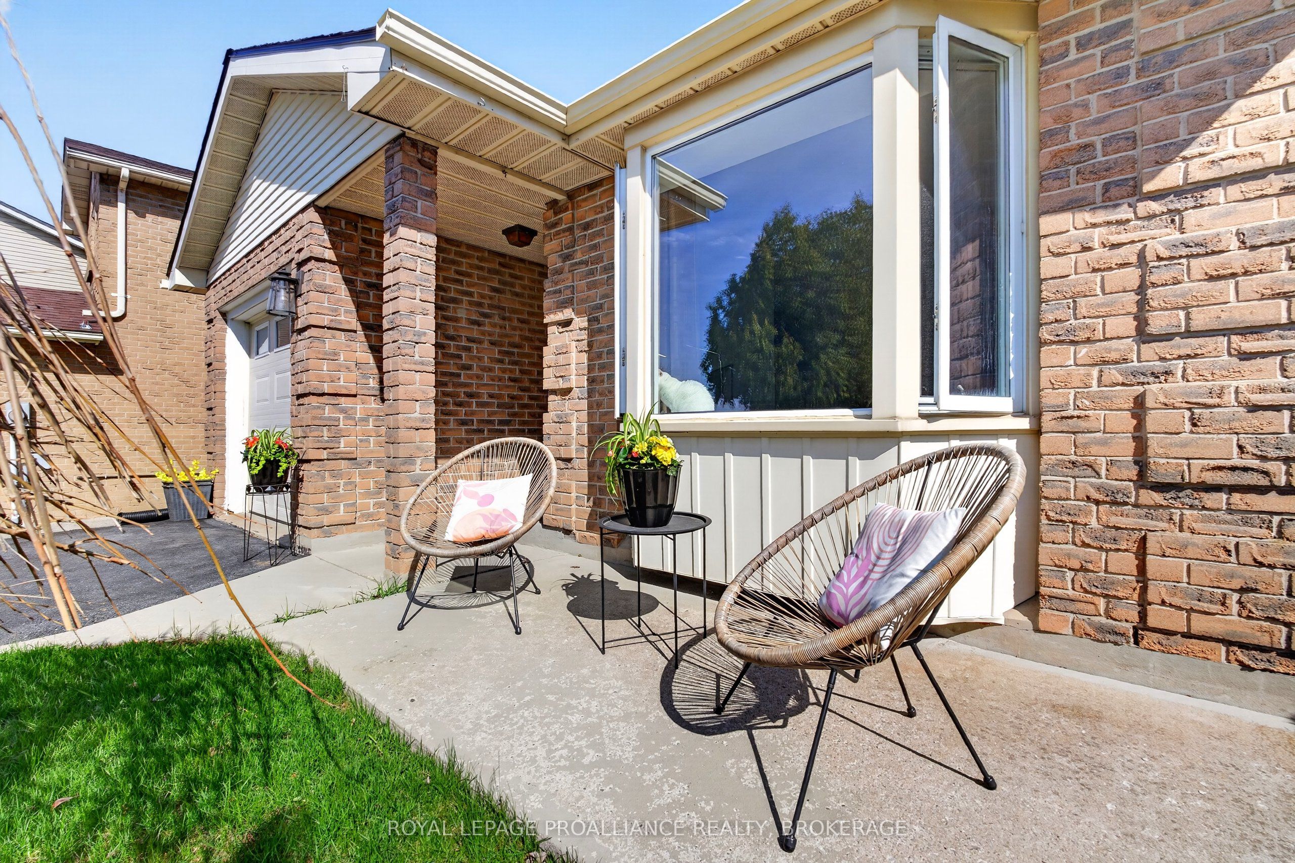 16 Grenadier Drive, Kingston, ON, K7K 6E8 photo 2