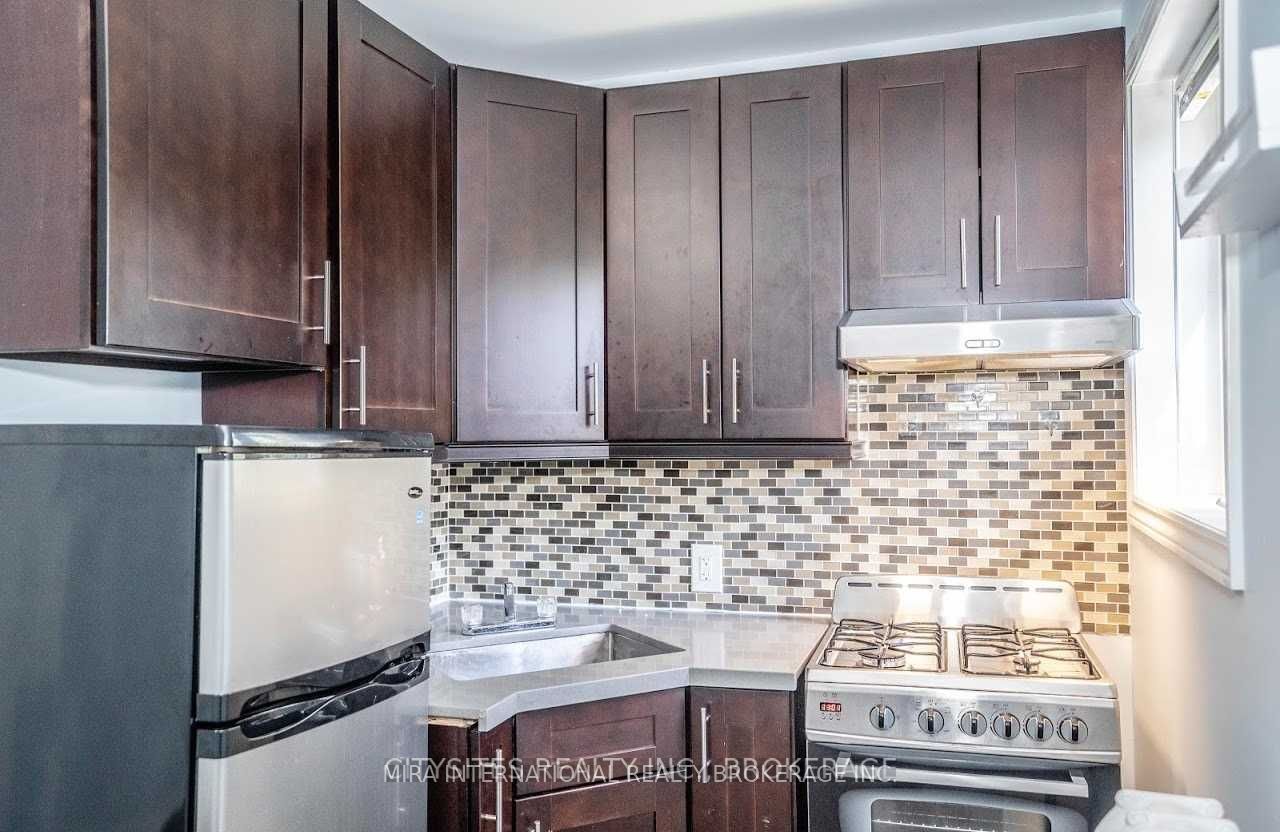 205-70 Melbourne Avenue, Toronto, ON, M6K 1K7