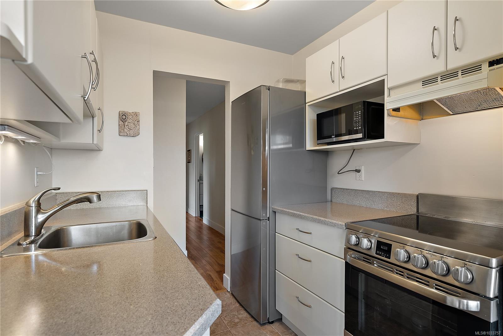 Additional image 5 of 324-964 Heywood Avenue, Victoria, BC, V8V 2Y5