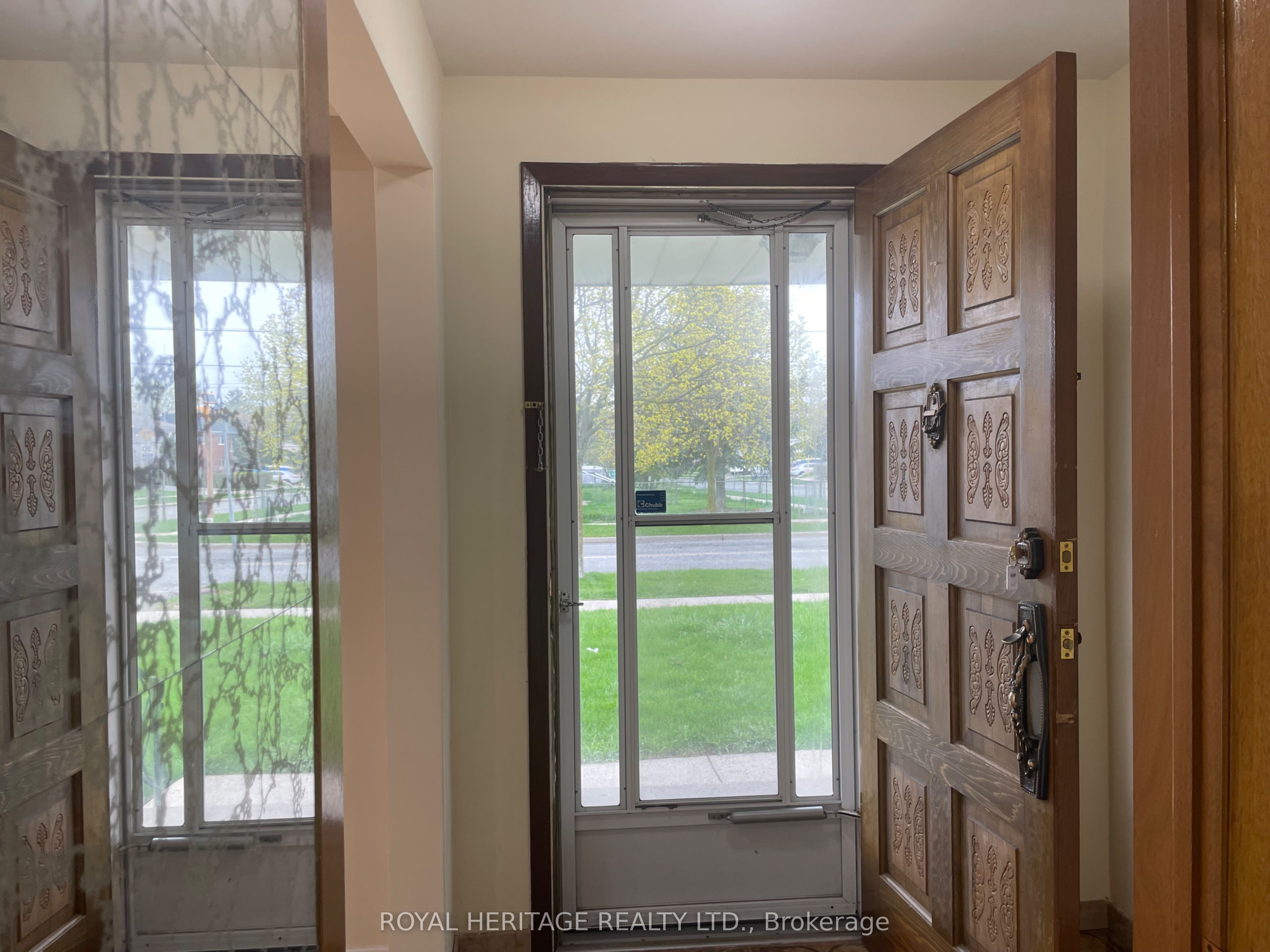 Additional image 3 of Main floor-281 Driftwood Avenue, Toronto, ON, M3N 2N6