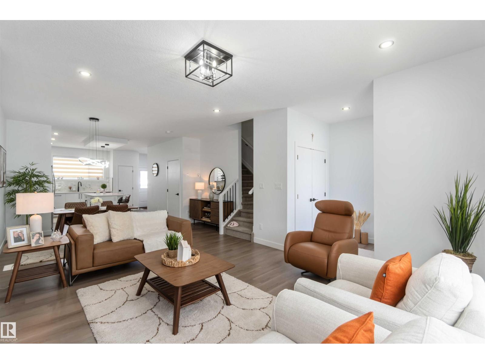 Additional image 6 of 124 28 Street SW, Edmonton, AB, T6A3L2