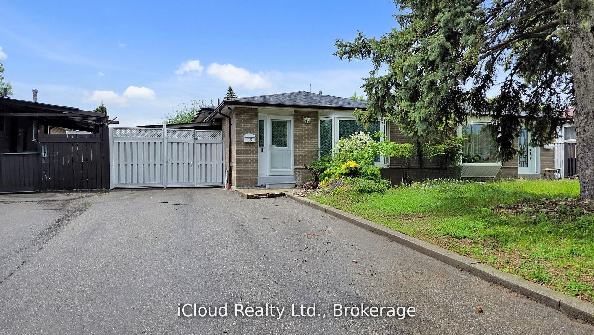 19 Flamingo Crescent, Brampton, ON, L6T 2G4